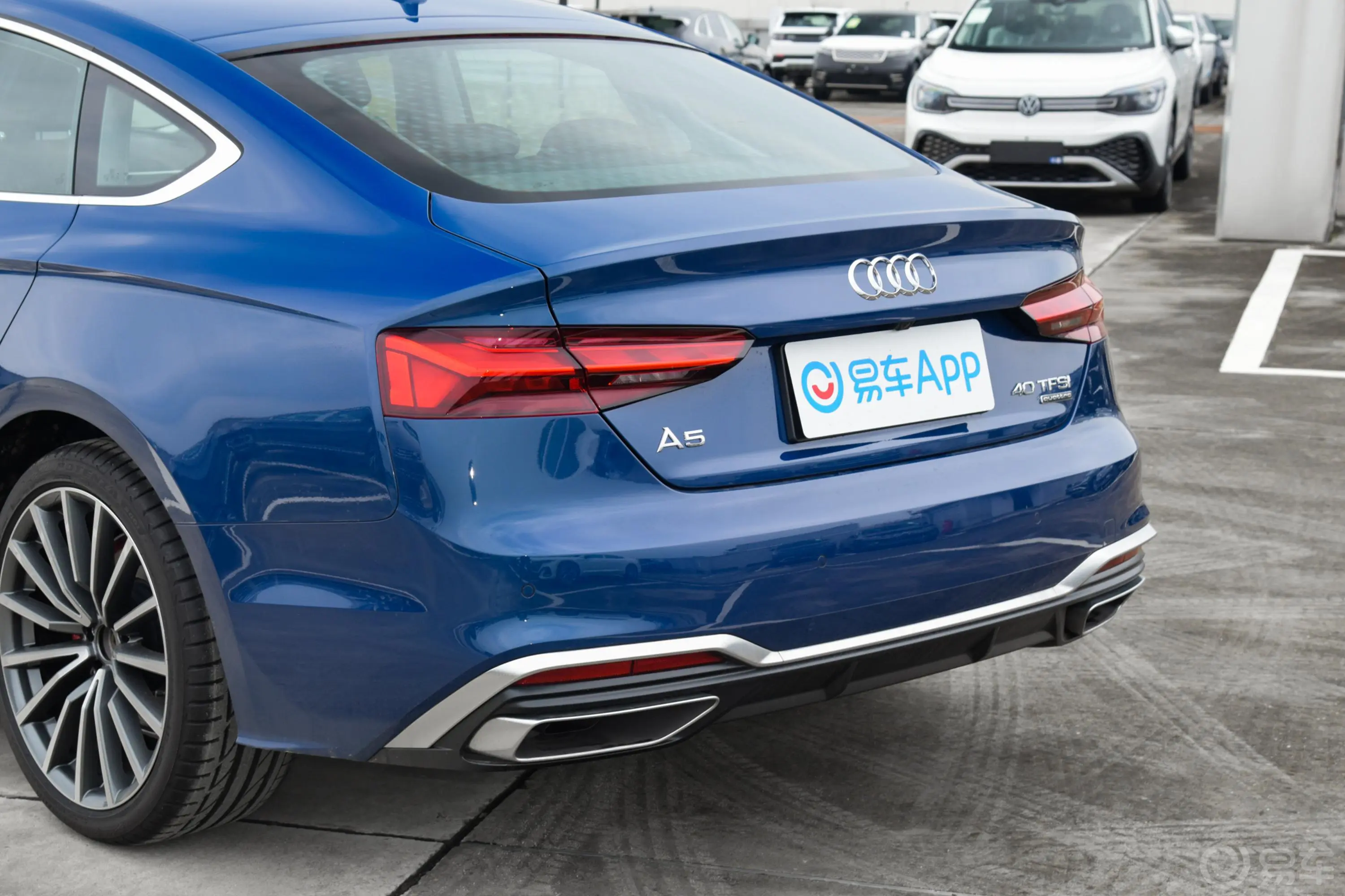 奥迪A5Sportback 40 TFSI quattro 豪华动感型车后雷达