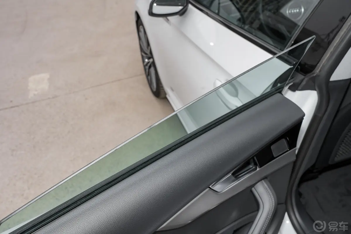 奥迪A5Sportback 40 TFSI quattro 豪华动感型后排玻璃材质特写