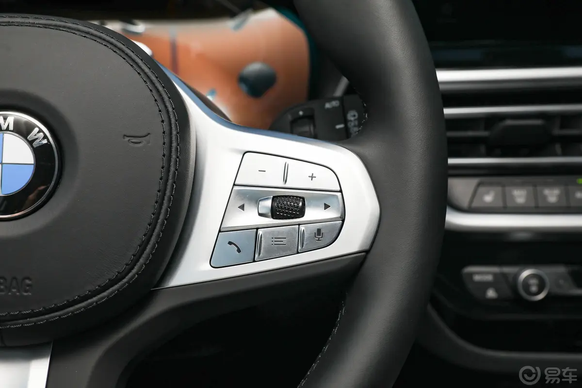 宝马X3改款 xDrive25i M运动套装右侧方向盘功能按键