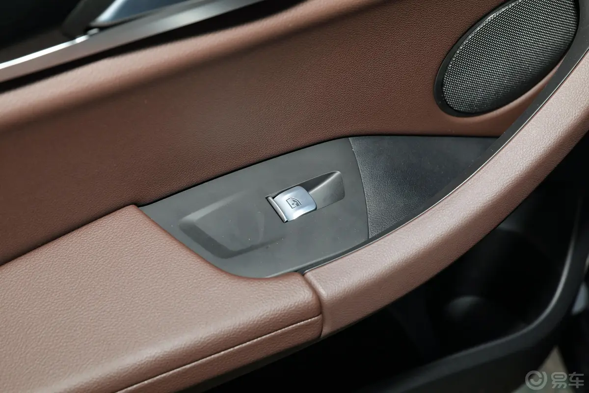 宝马X3改款 xDrive25i M运动套装后车窗调节