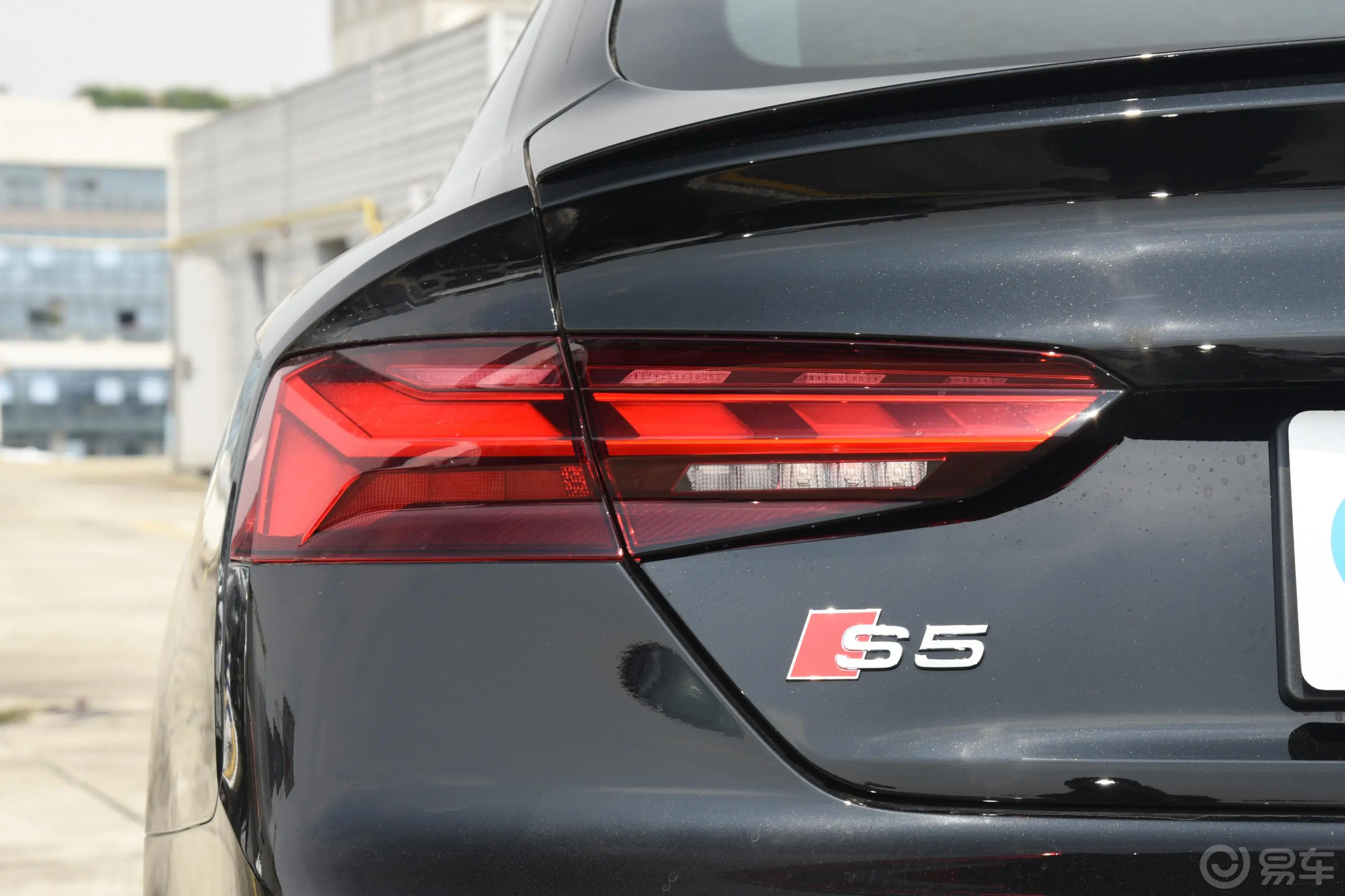 奥迪S53.0T Sportback外观灯组