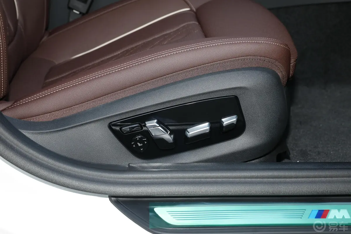 宝马5系 插电混动改款三 535Le 先锋版M运动套装副驾座椅调节