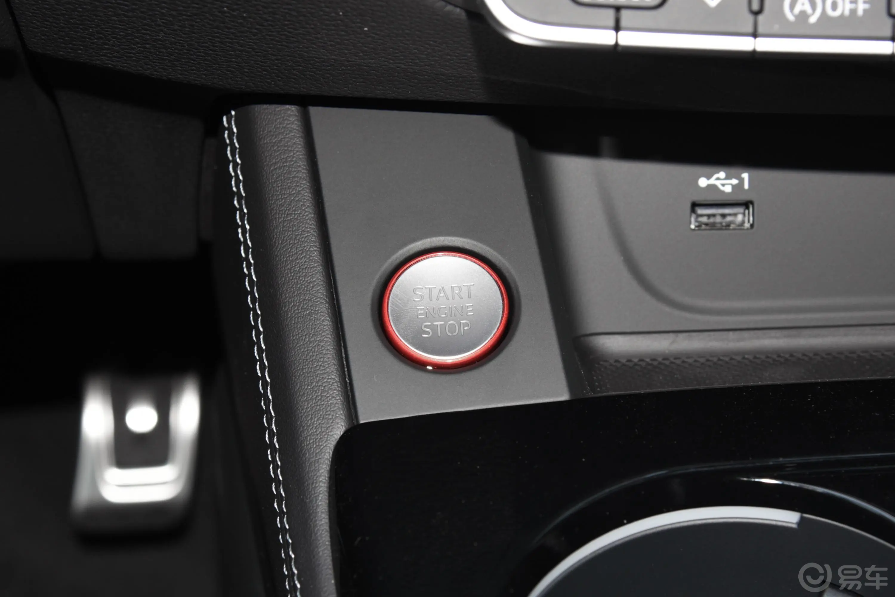 奥迪S53.0T Sportback钥匙孔或一键启动按键