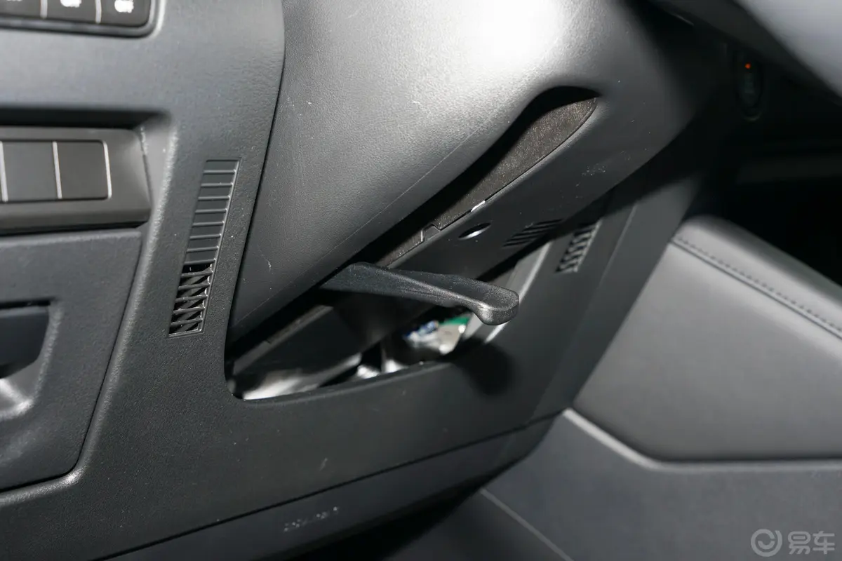 马自达3 昂克赛拉1.5L 自动质型版方向盘调节