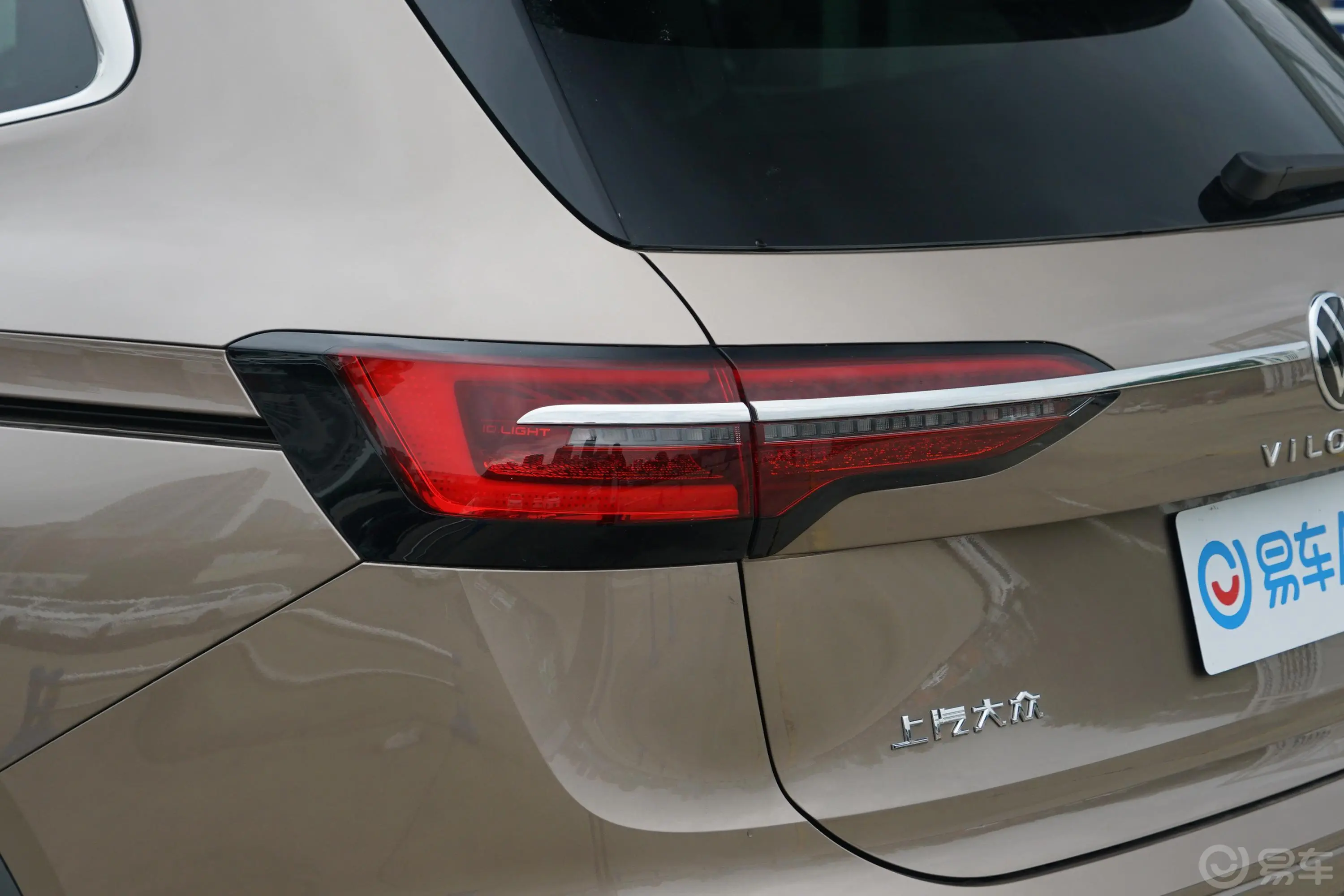 威然330TSI 商务版尾灯侧45度俯拍