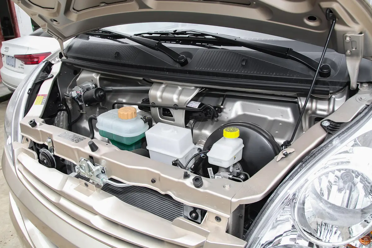 五菱荣光S1.2L 基本型 5座外观