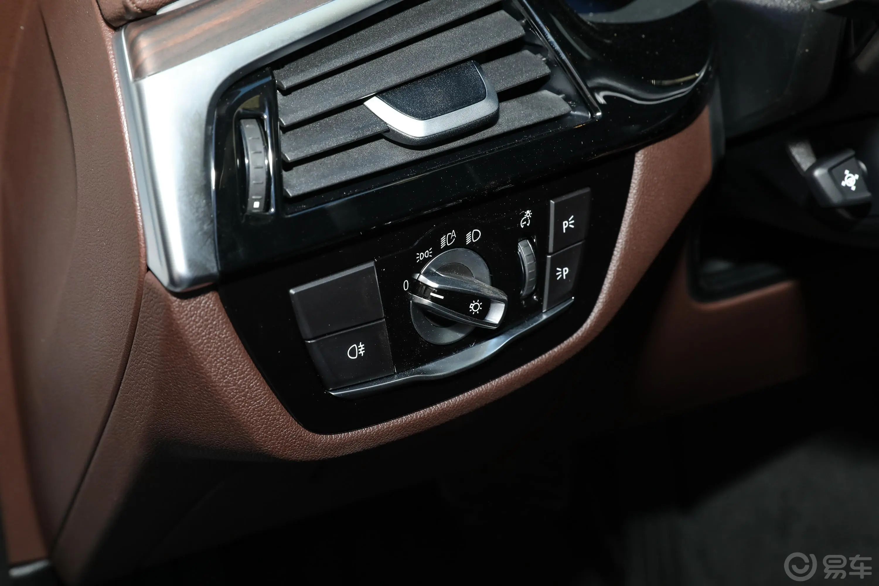 宝马5系改款二 530Li xDrive 豪华套装灯光控制区