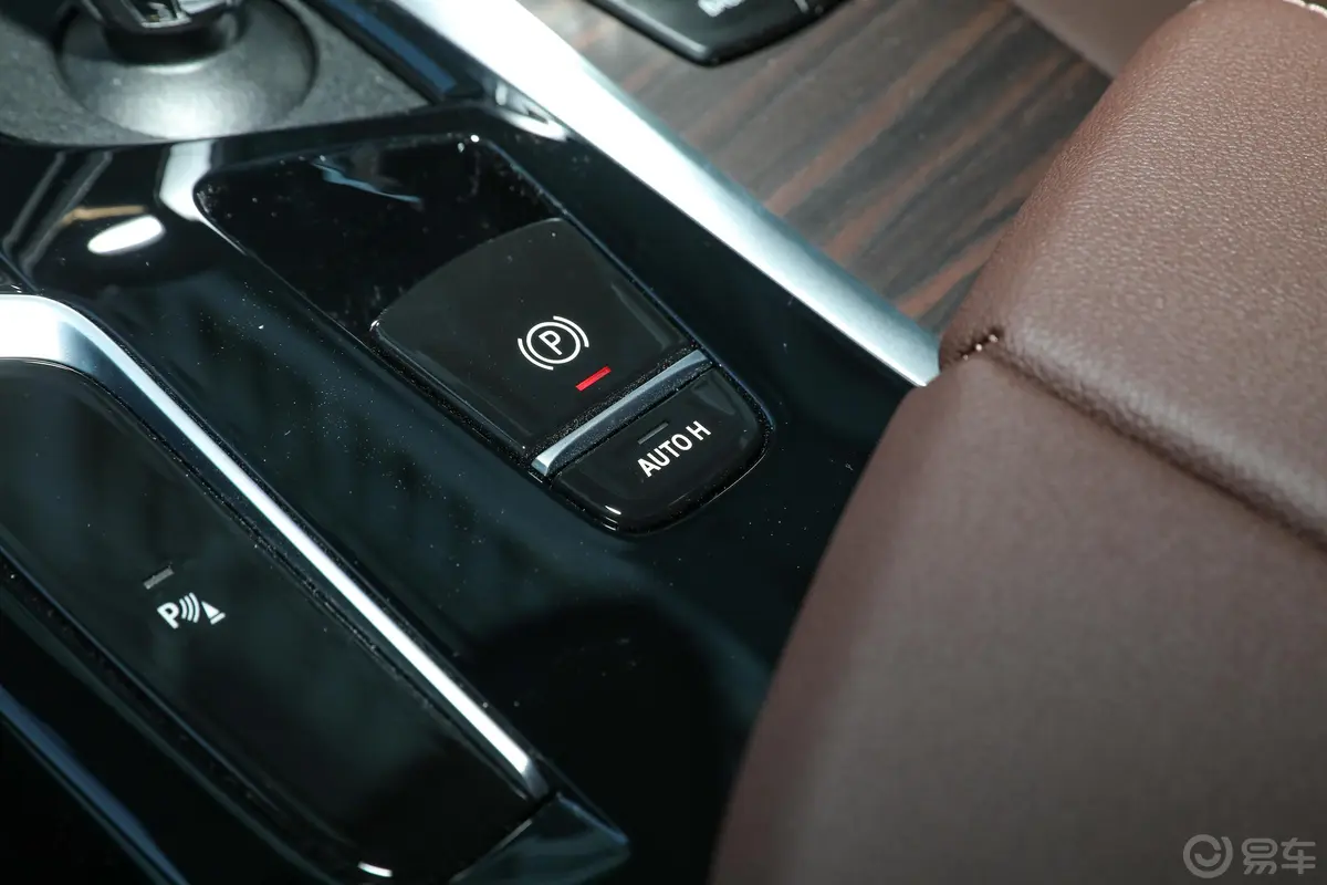 宝马5系改款二 530Li xDrive 豪华套装驻车制动