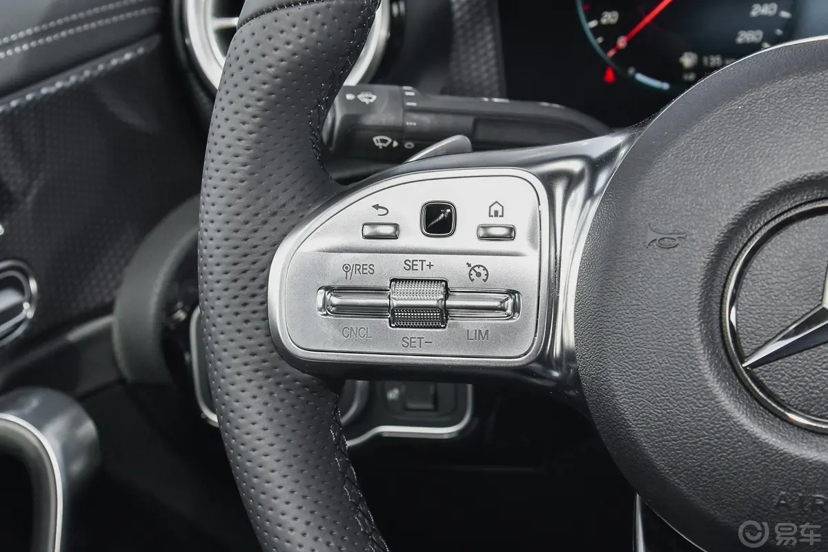 奔驰A级A 200 L 运动轿车时尚型左侧方向盘功能按键