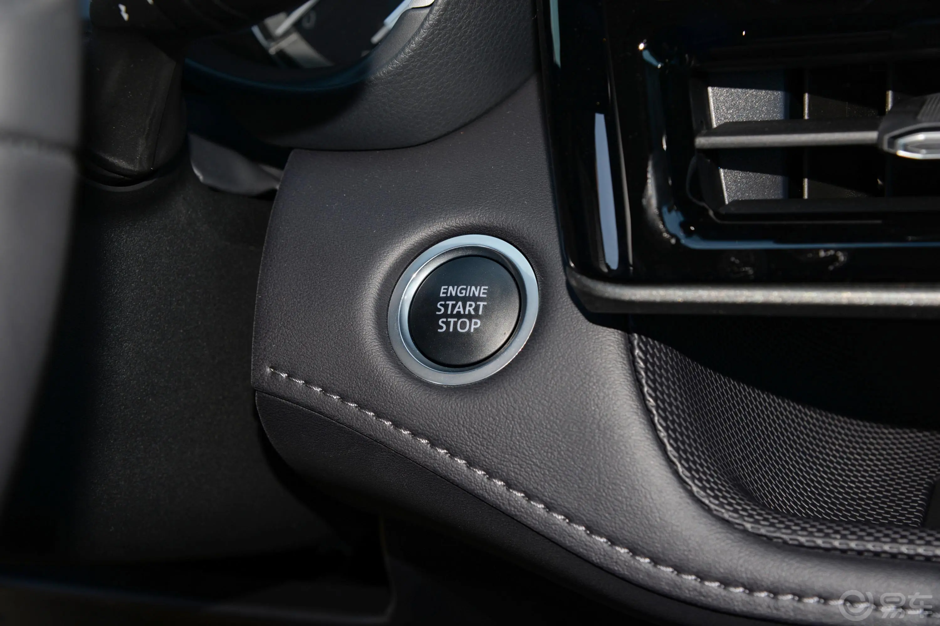 汉兰达380T 四驱豪华版 7座钥匙孔或一键启动按键
