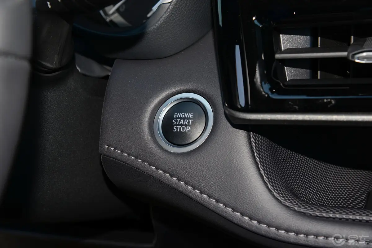 汉兰达380T 四驱豪华版 7座钥匙孔或一键启动按键