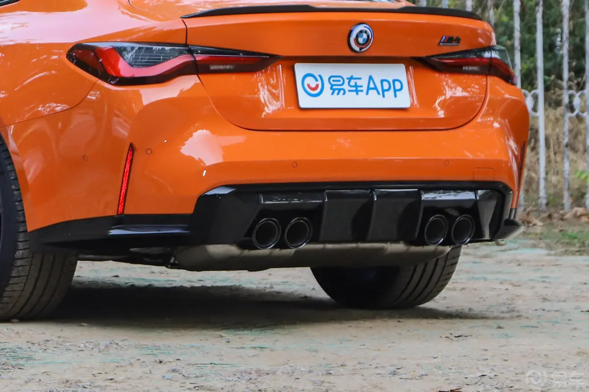 宝马M450周年版 M4 双门轿跑车 M xDrive 限量版车尾特写