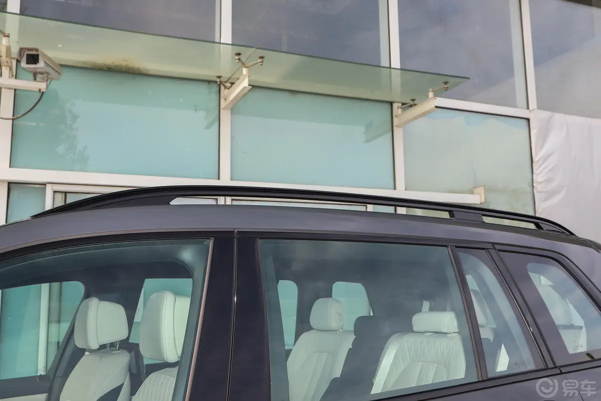 宝马X750周年版 xDrive M50i车顶行李架