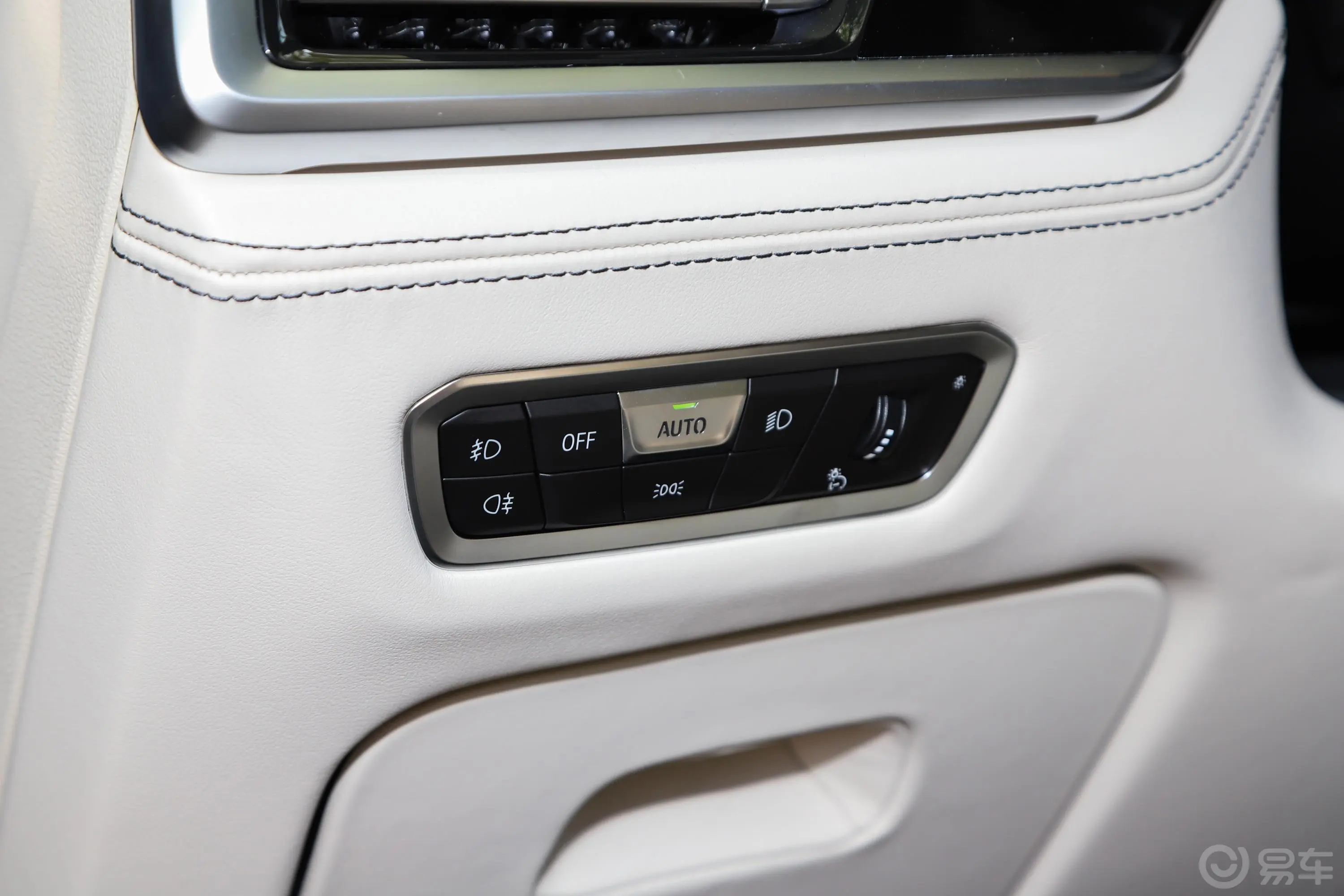 宝马X750周年版 xDrive M50i灯光控制区