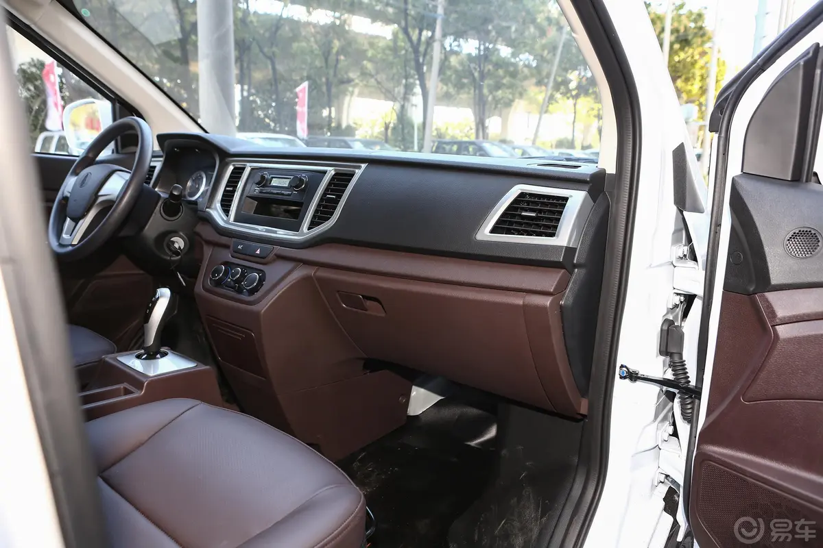 博腾V2 EV封窗厢货 标准型 河南锂动电池副驾驶位区域