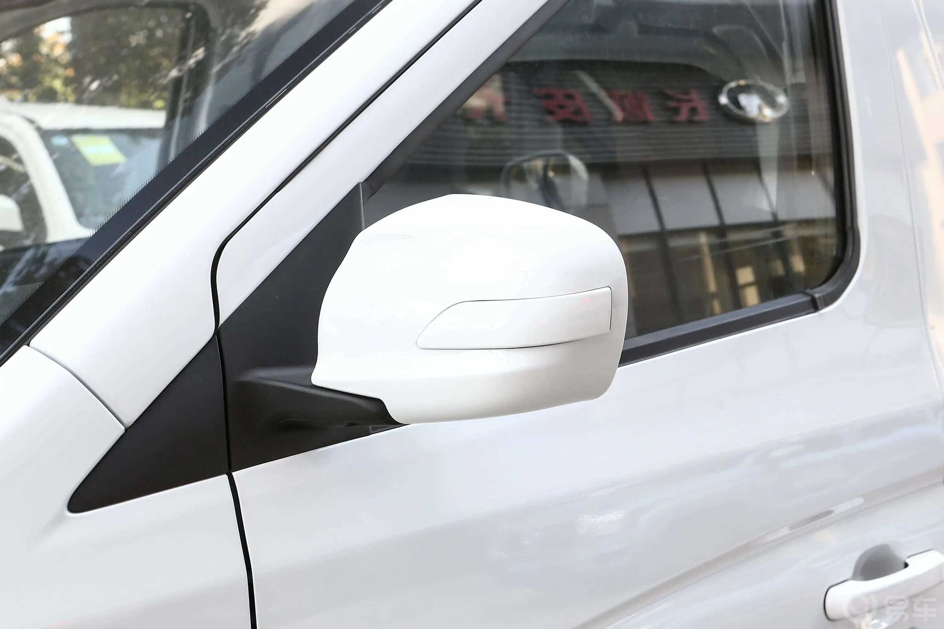 博腾V2 EV封窗厢货 标准型 河南锂动电池主驾驶后视镜背面