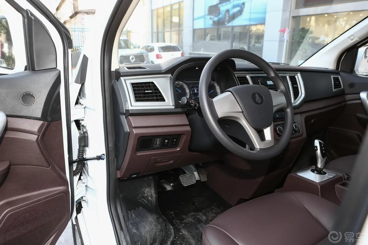 博腾V2 EV封窗厢货 标准型 河南锂动电池驾驶位区域