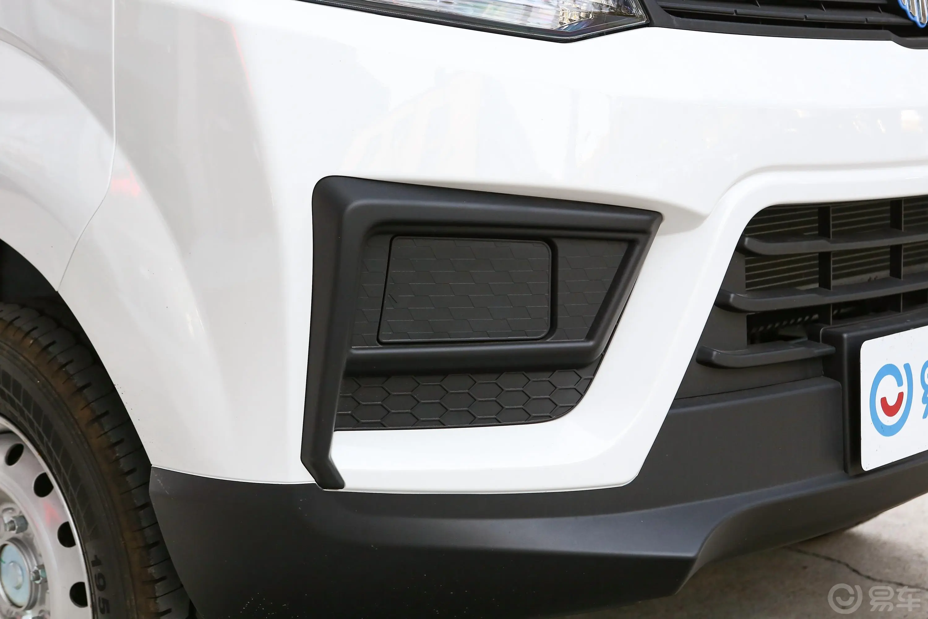 博腾V2 EV封窗厢货 标准型 河南锂动电池外观细节