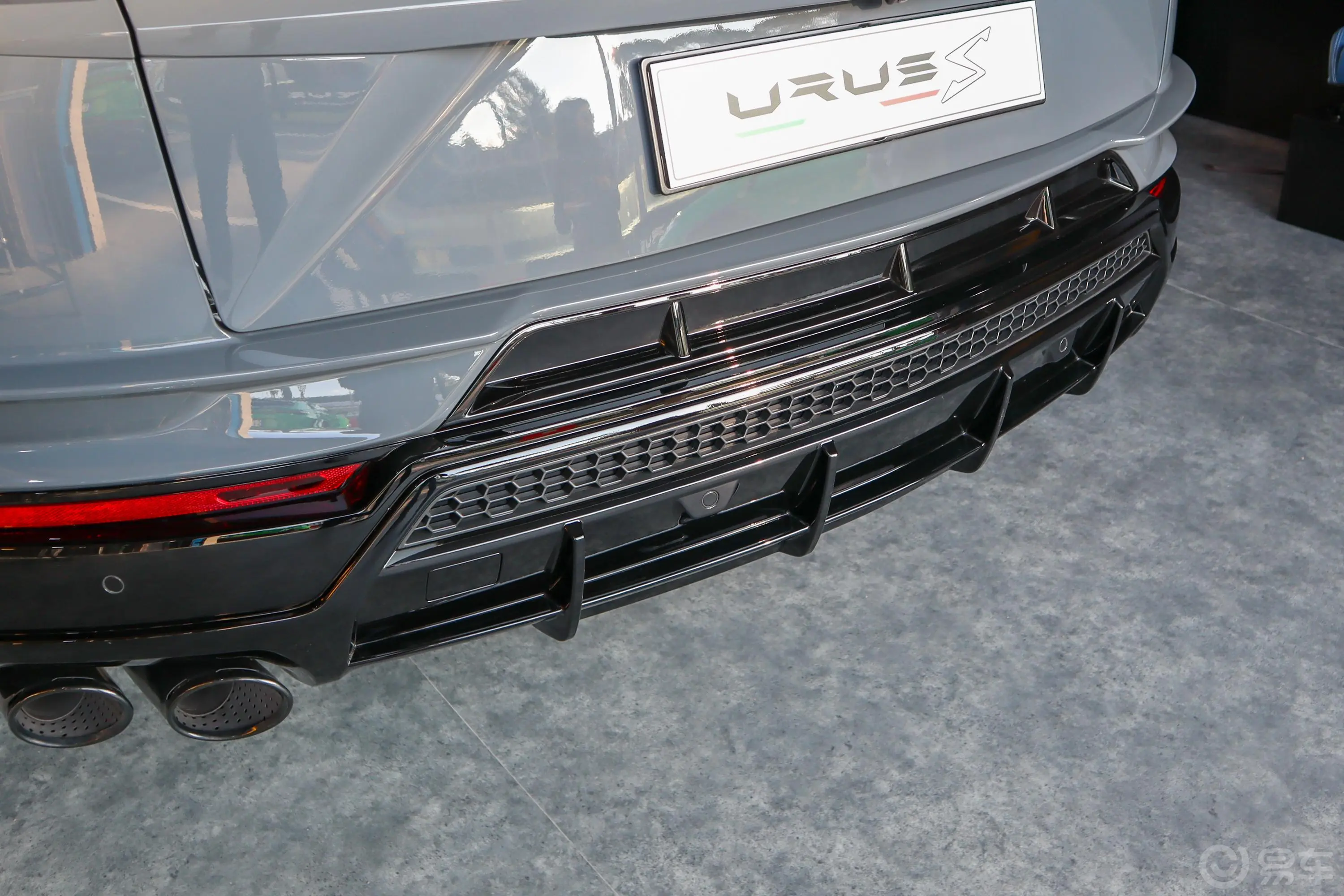 Urus4.0T V8 S车后雷达
