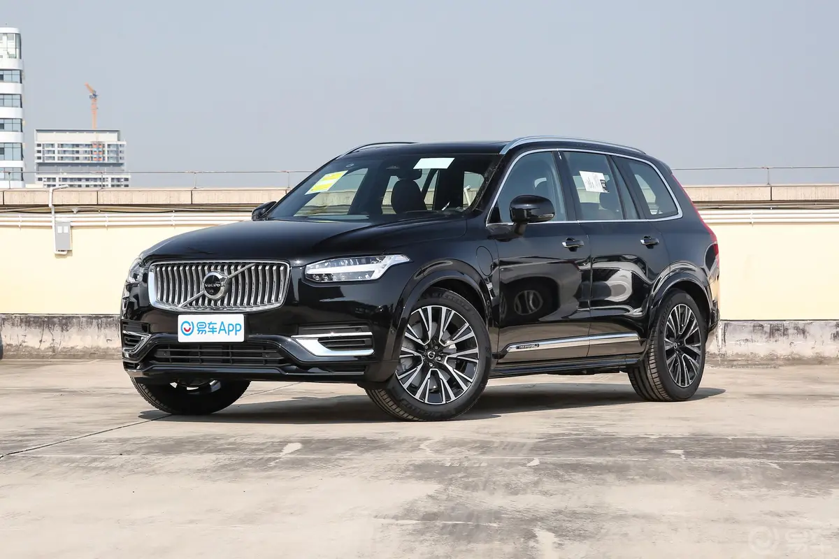 沃尔沃XC90 RECHARGET8 62km 长续航智尊豪华版侧前45度车头向左水平