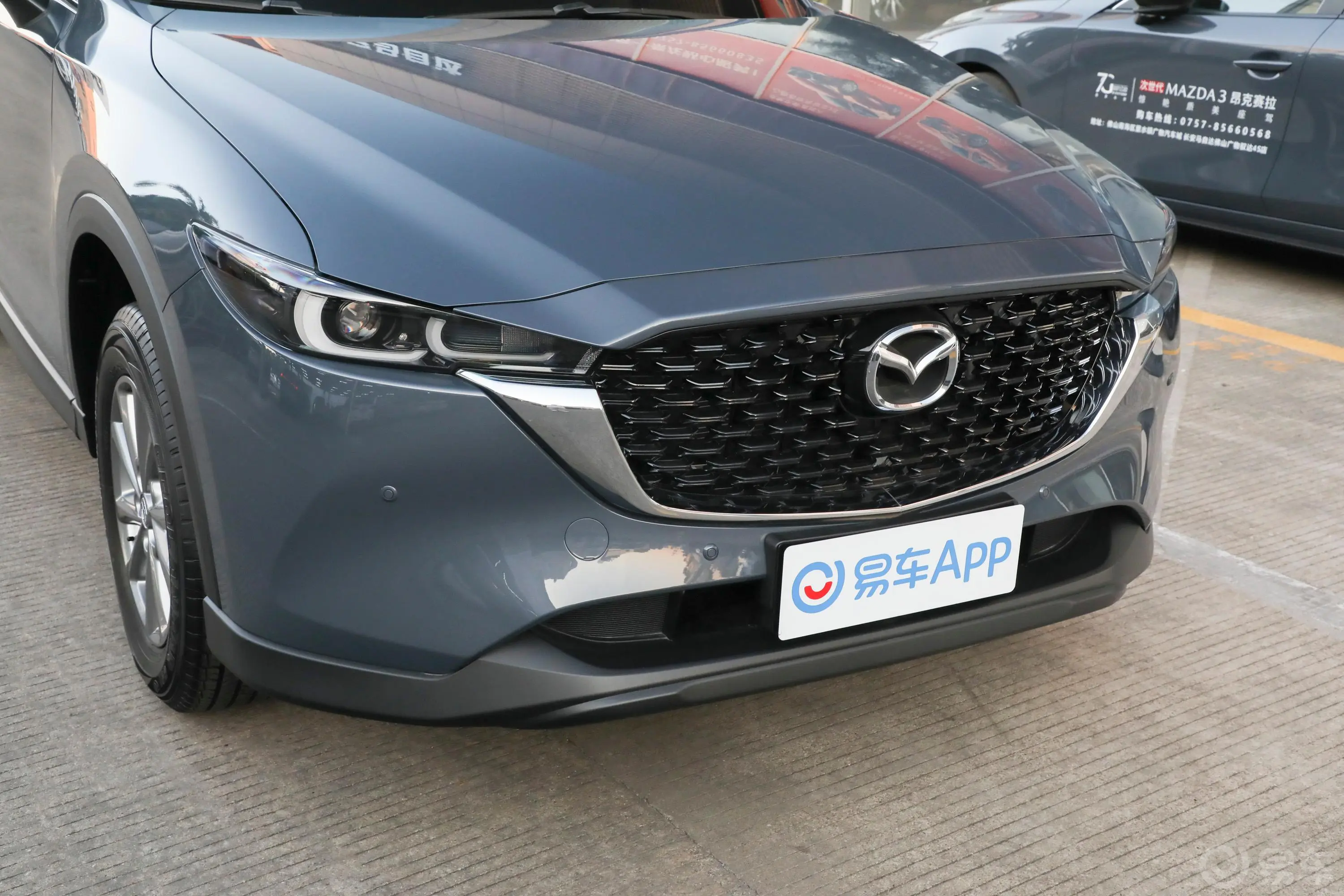 马自达CX-52.0L 两驱智雅型前格栅侧俯拍