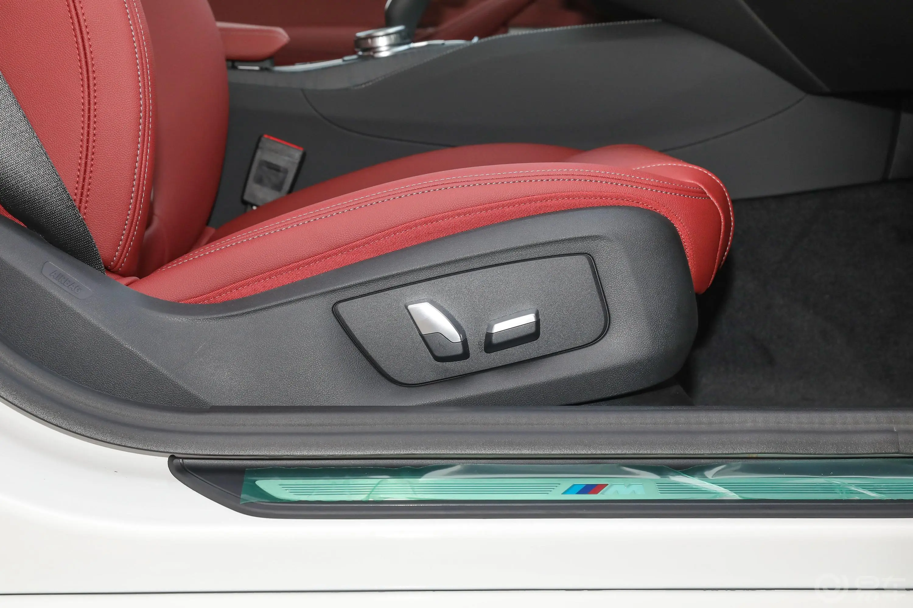 宝马5系改款二 530Li xDrive M运动套装副驾座椅调节