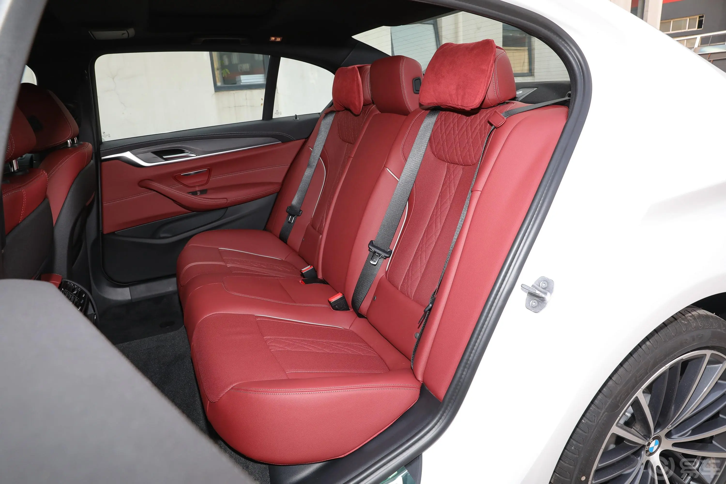 宝马5系改款二 530Li xDrive M运动套装后排座椅