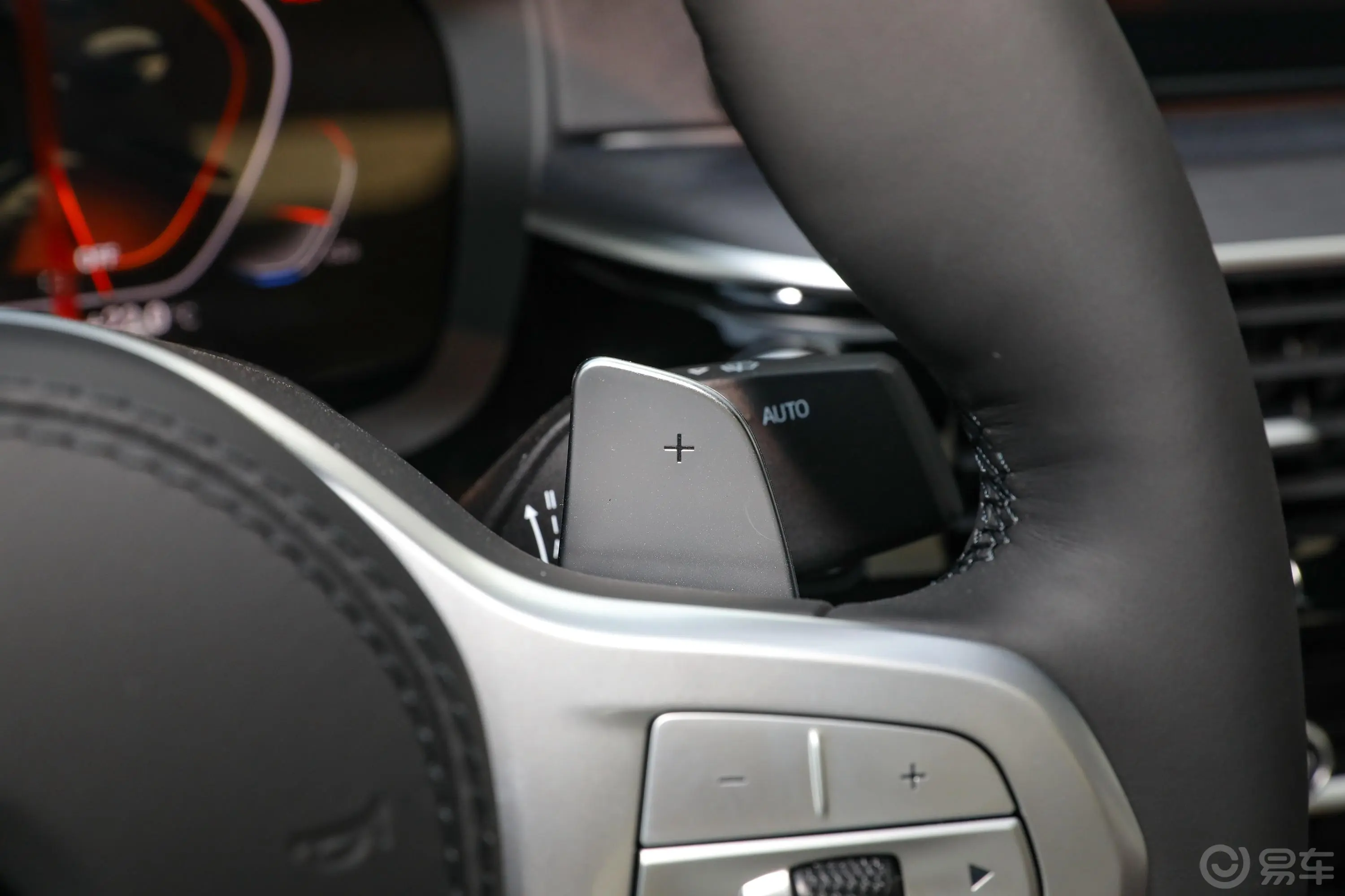 宝马5系改款二 530Li xDrive M运动套装换挡拨片