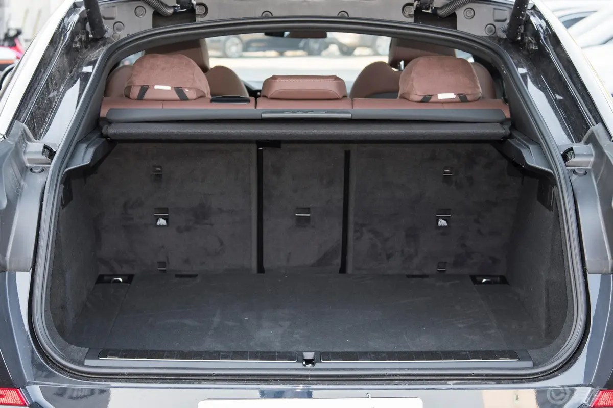 宝马X6改款二 xDrive40i M运动套装后备厢空间特写