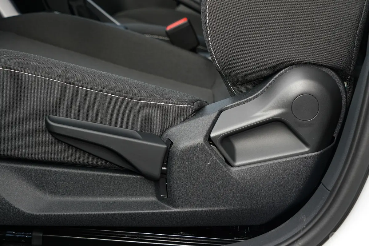 PoloPlus 1.5L 自动纵情乐活版主驾座椅调节