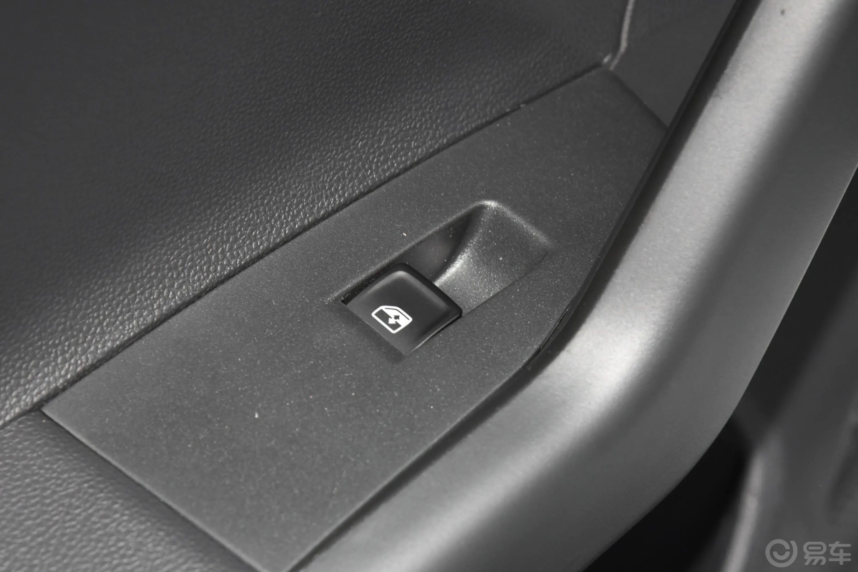 PoloPlus 1.5L 自动炫彩科技版后车窗调节