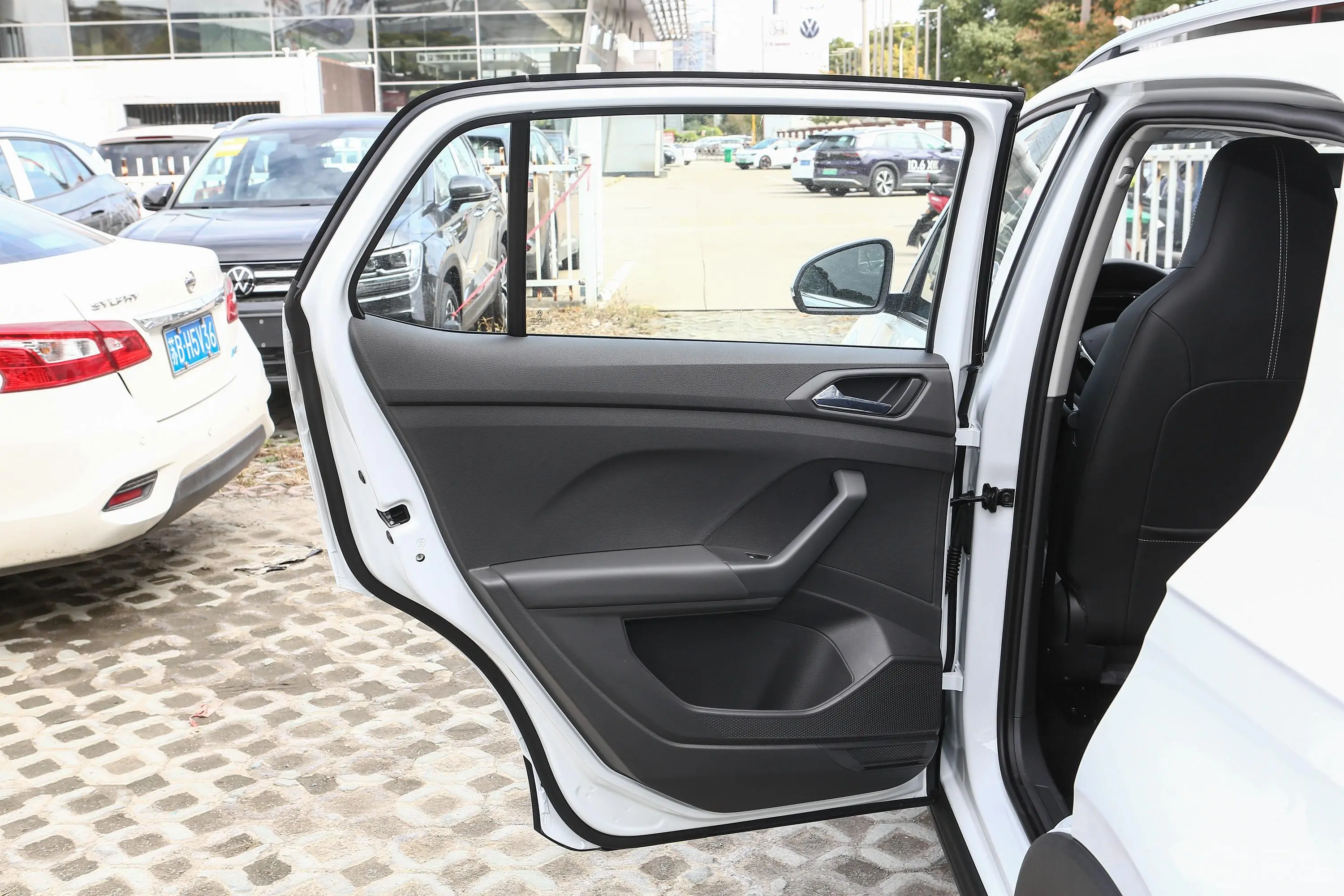 途铠1.5L 自动舒适版驾驶员侧后车门