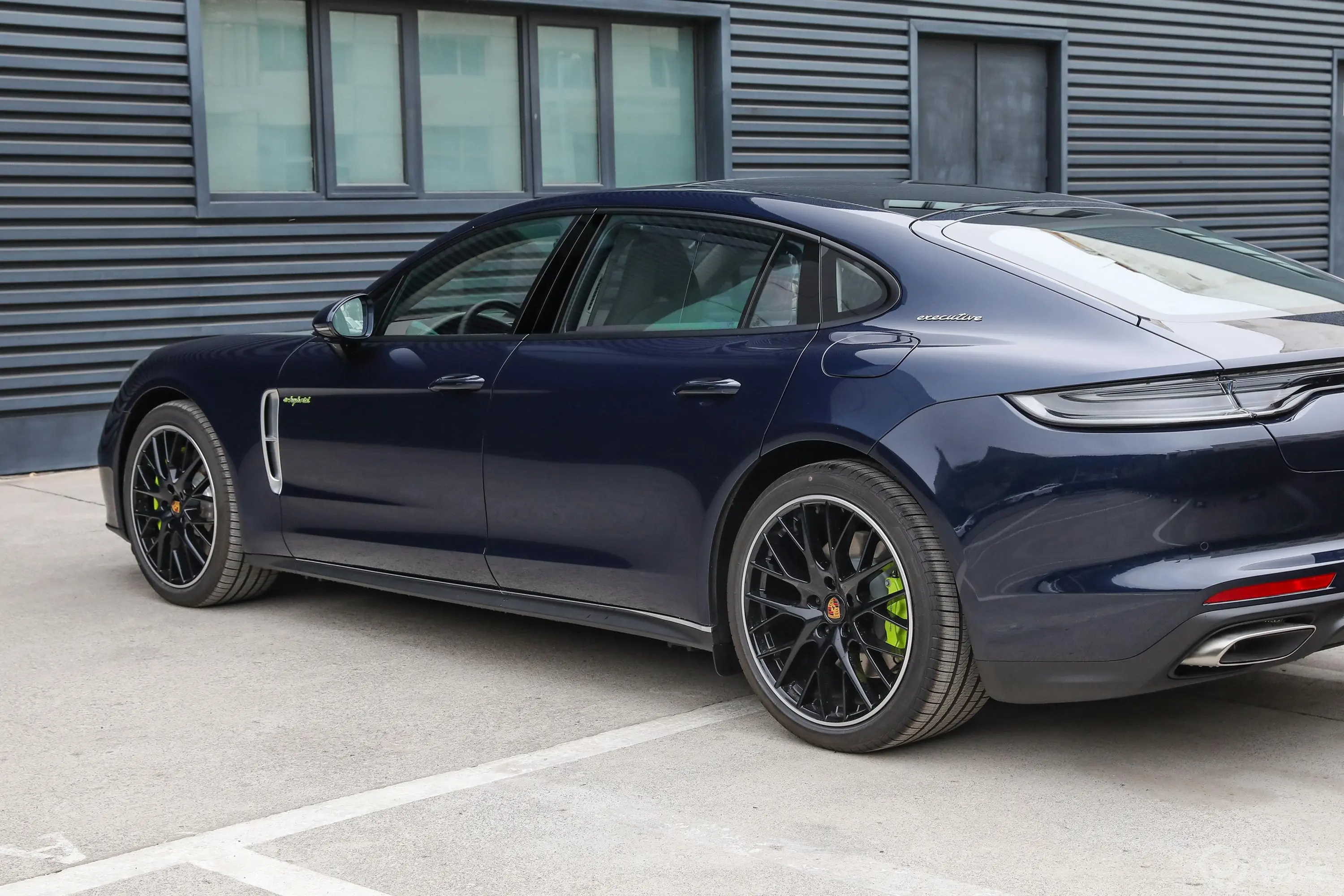 Panamera E-HybridPanamera 4 行政加长版 2.9T外观细节