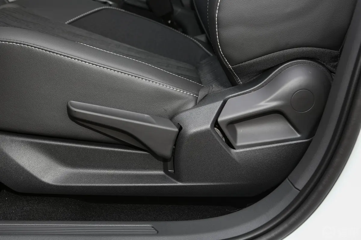 途铠1.5L 自动舒适版主驾座椅调节