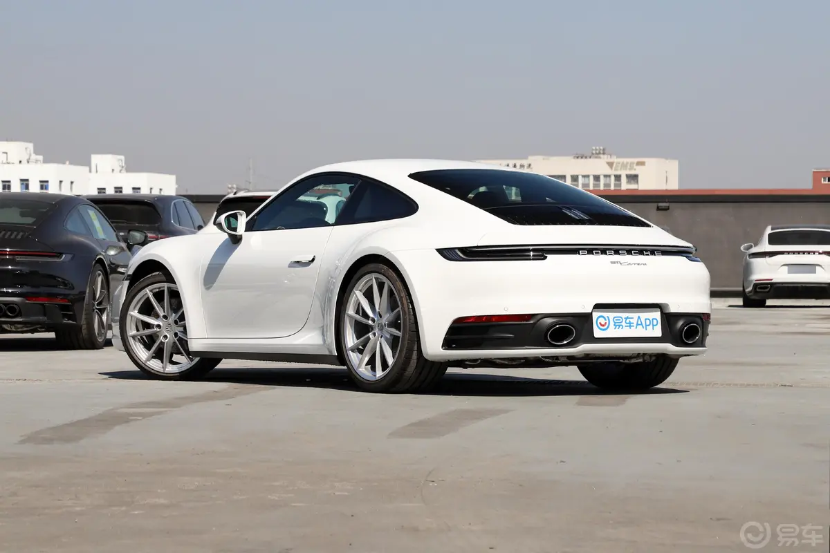 保时捷911Carrera 3.0T侧后45度车头向左水平