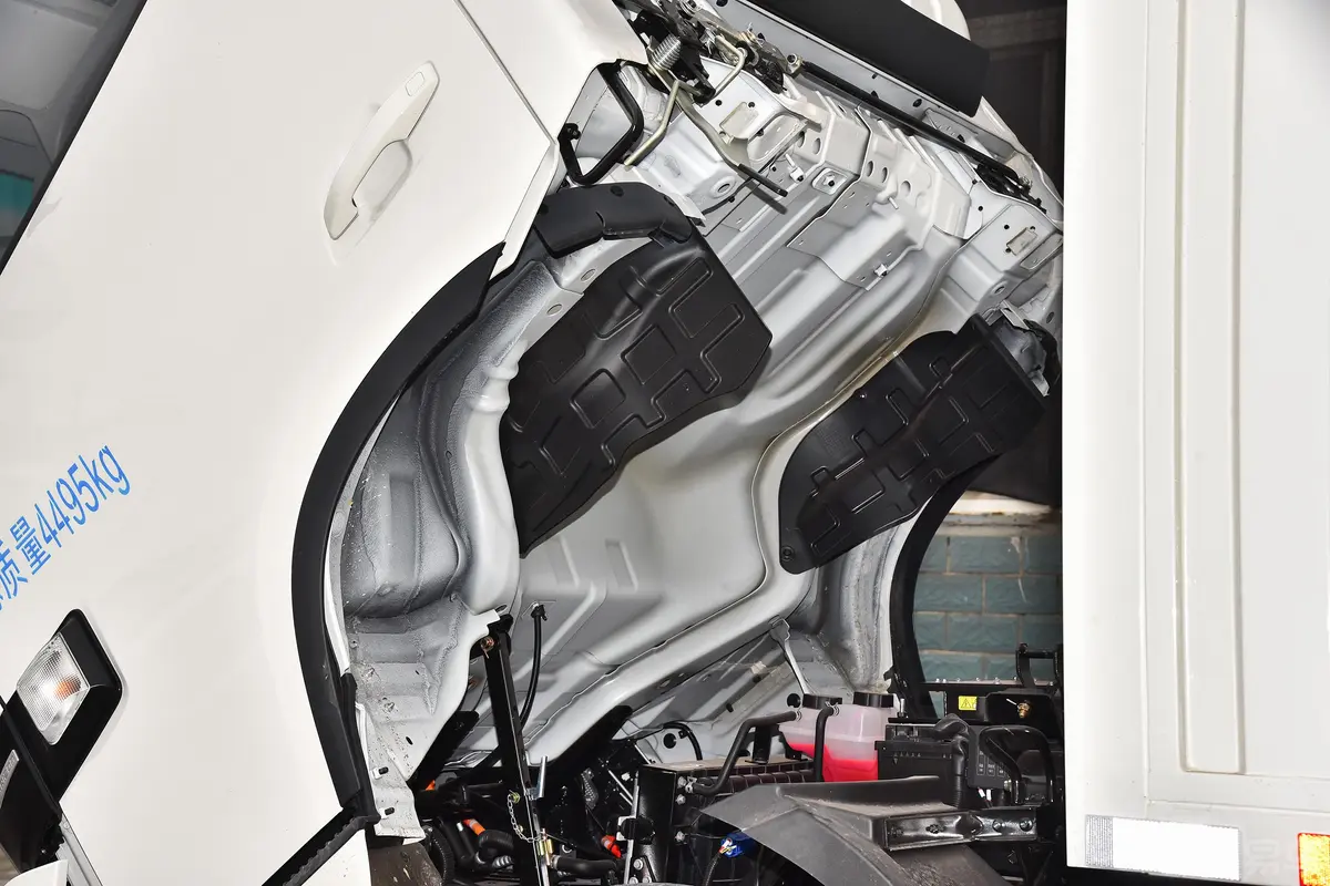 远程星智H8E 厢式车智享版发动机舱盖内侧