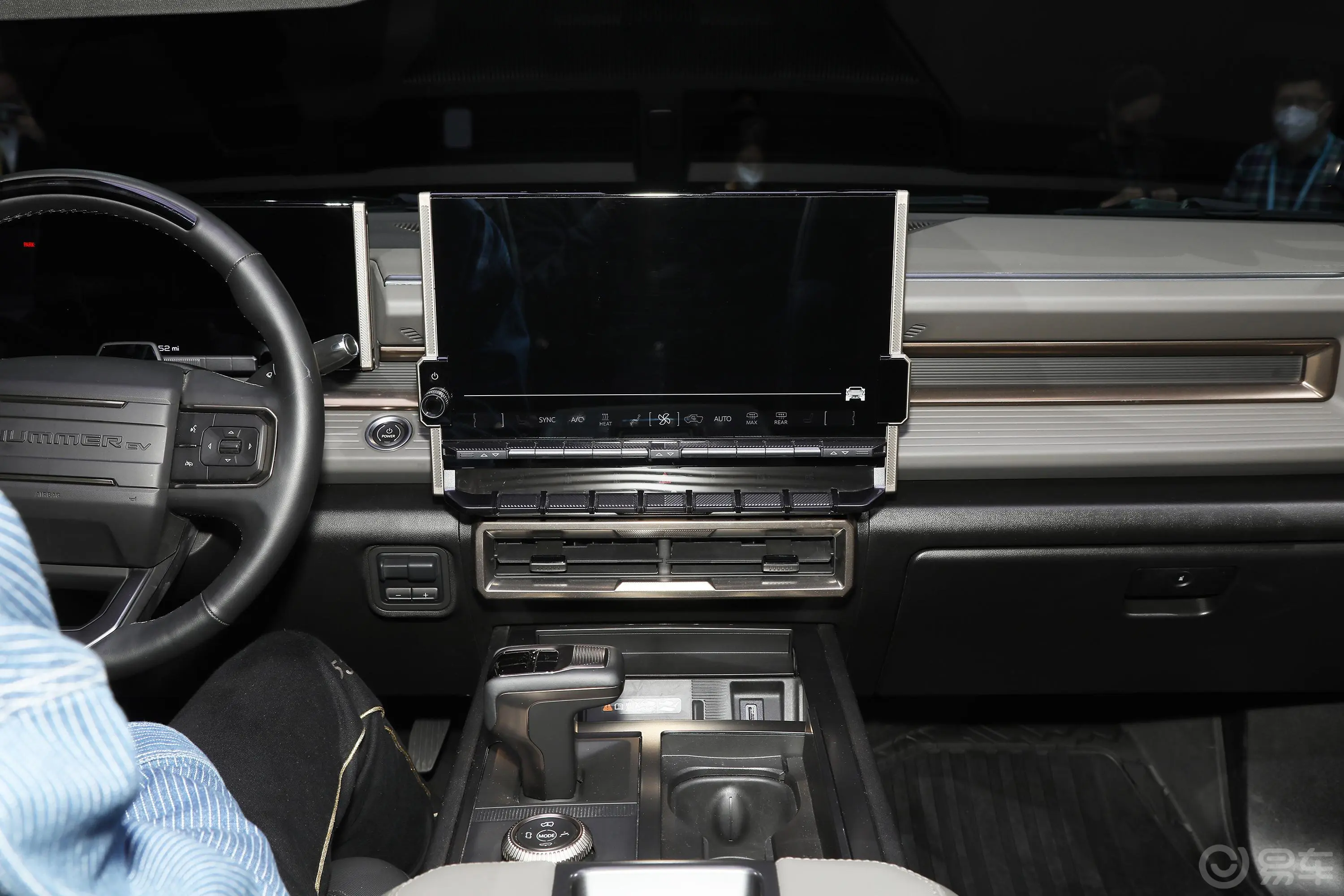 HUMMER EV SUV顶配版中控台整体