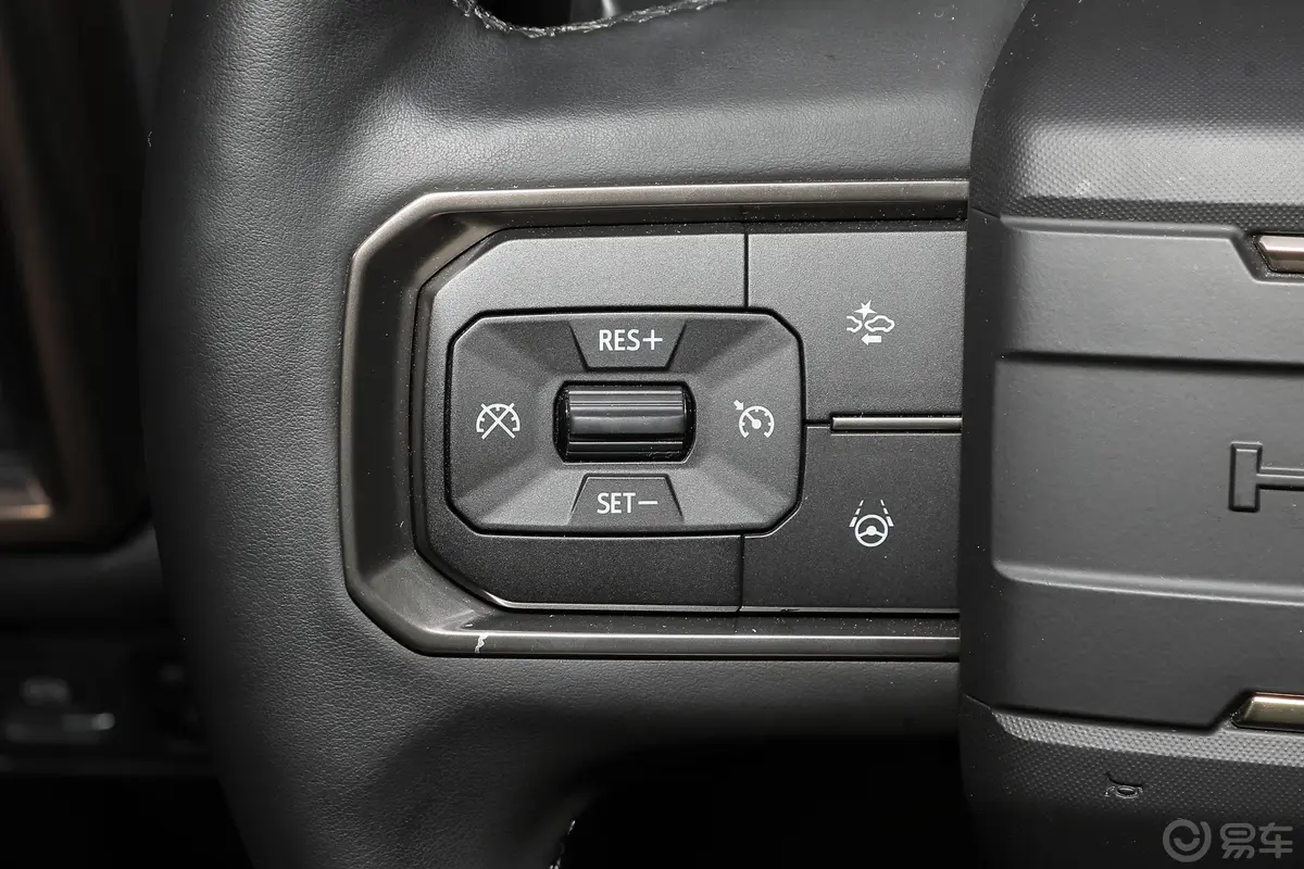 HUMMER EV SUV顶配版左侧方向盘功能按键