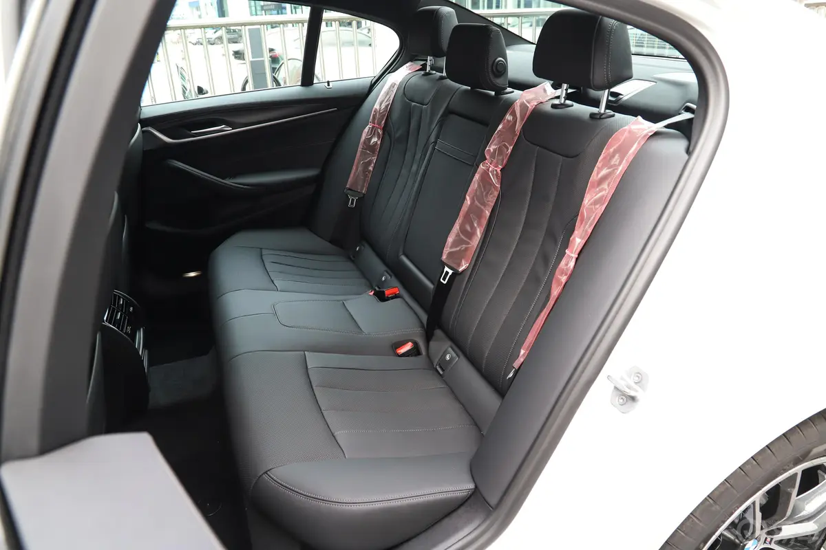 宝马5系(进口)改款二 525i M运动套装后排座椅