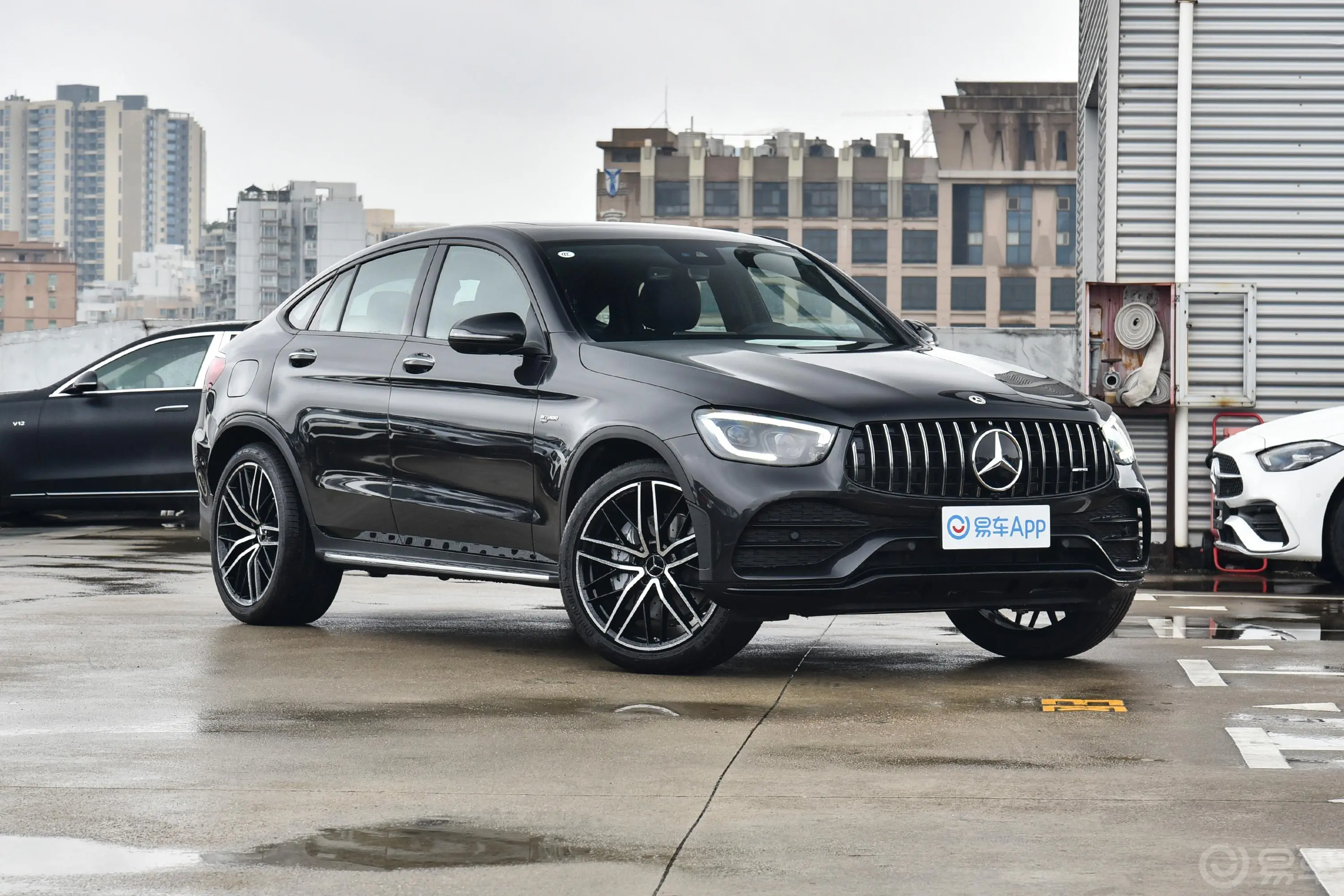 奔驰GLC轿跑 AMG改款 AMG GLC 43 4MATIC 轿跑SUV侧前45度车头向右水平