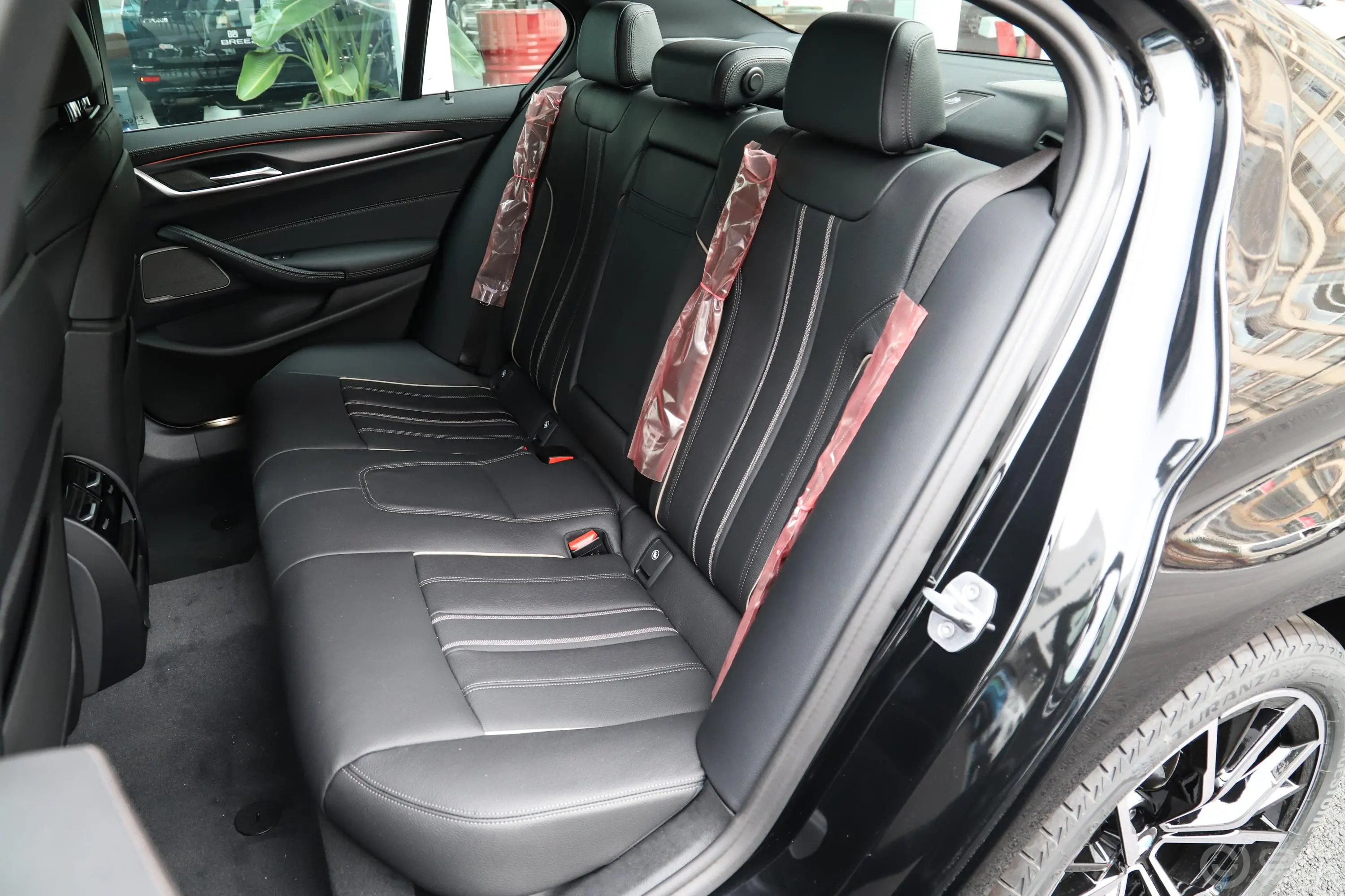 宝马5系(进口)改款二 530i 风尚版 M运动套装后排座椅
