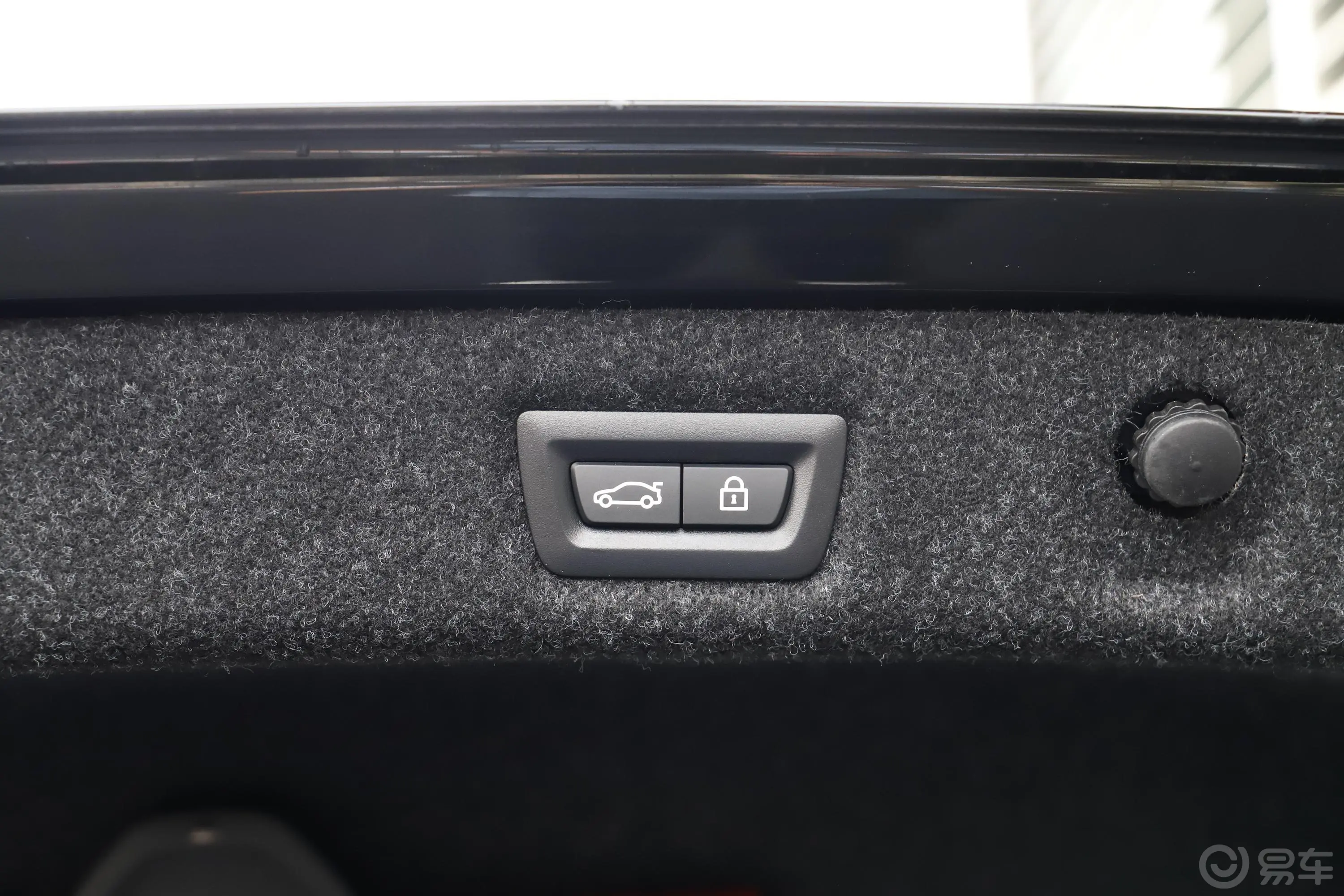 宝马5系(进口)改款二 530i 风尚版 M运动套装电动尾门按键（手动扶手）