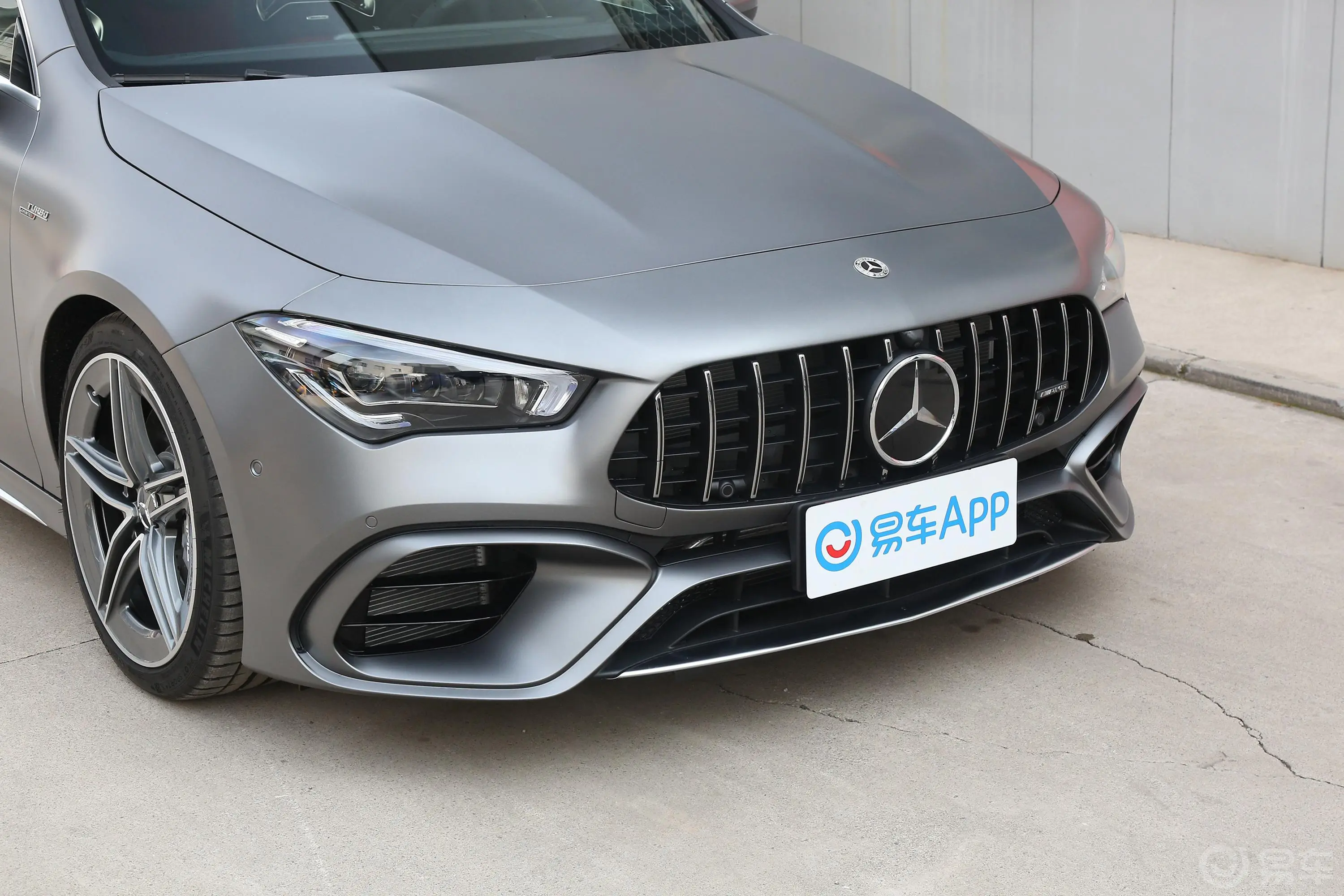 奔驰CLA级 AMGAMG CLA 45 4MATIC+前格栅侧俯拍