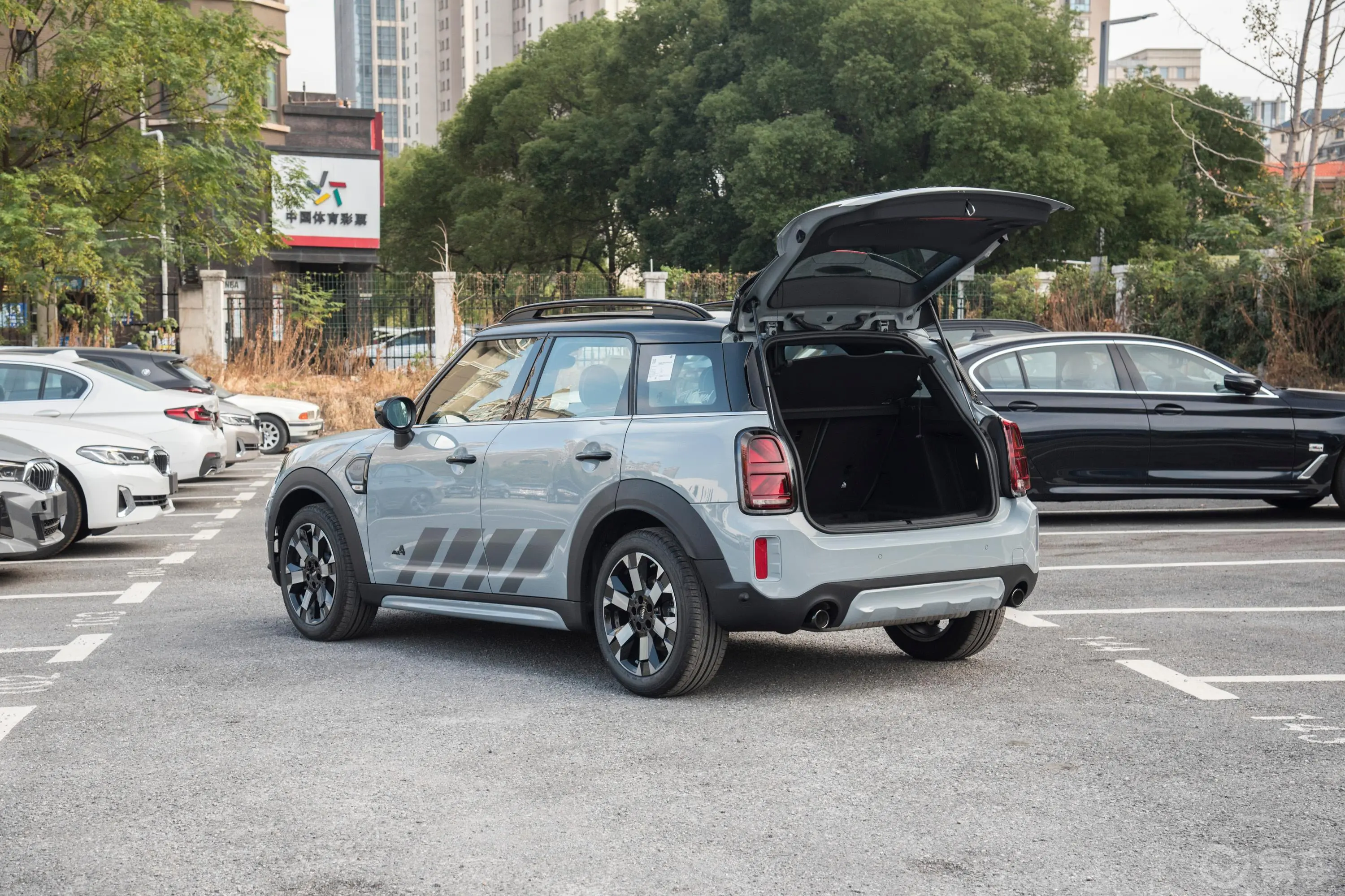 MINI COUNTRYMAN2.0T COOPER S ALL4 不羁特别版后备厢开启45度侧拍