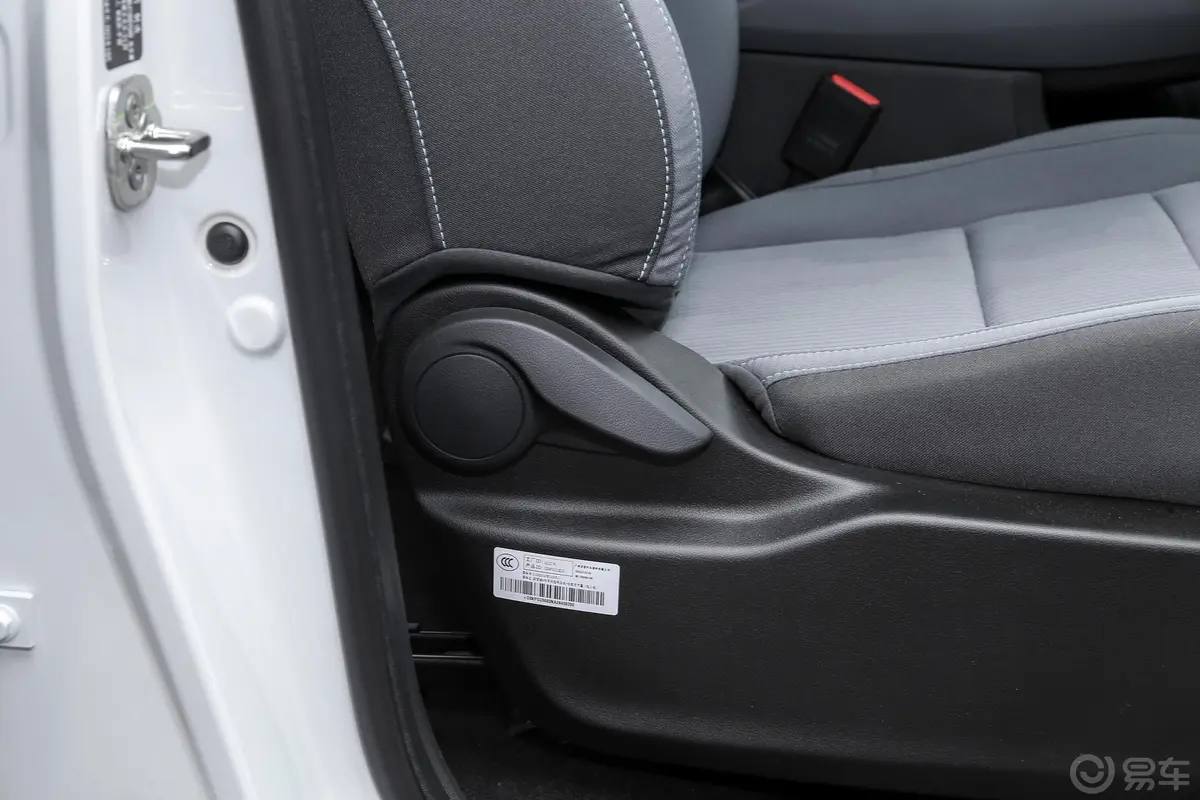 AION YPlus 610km 80 乐享版副驾座椅调节