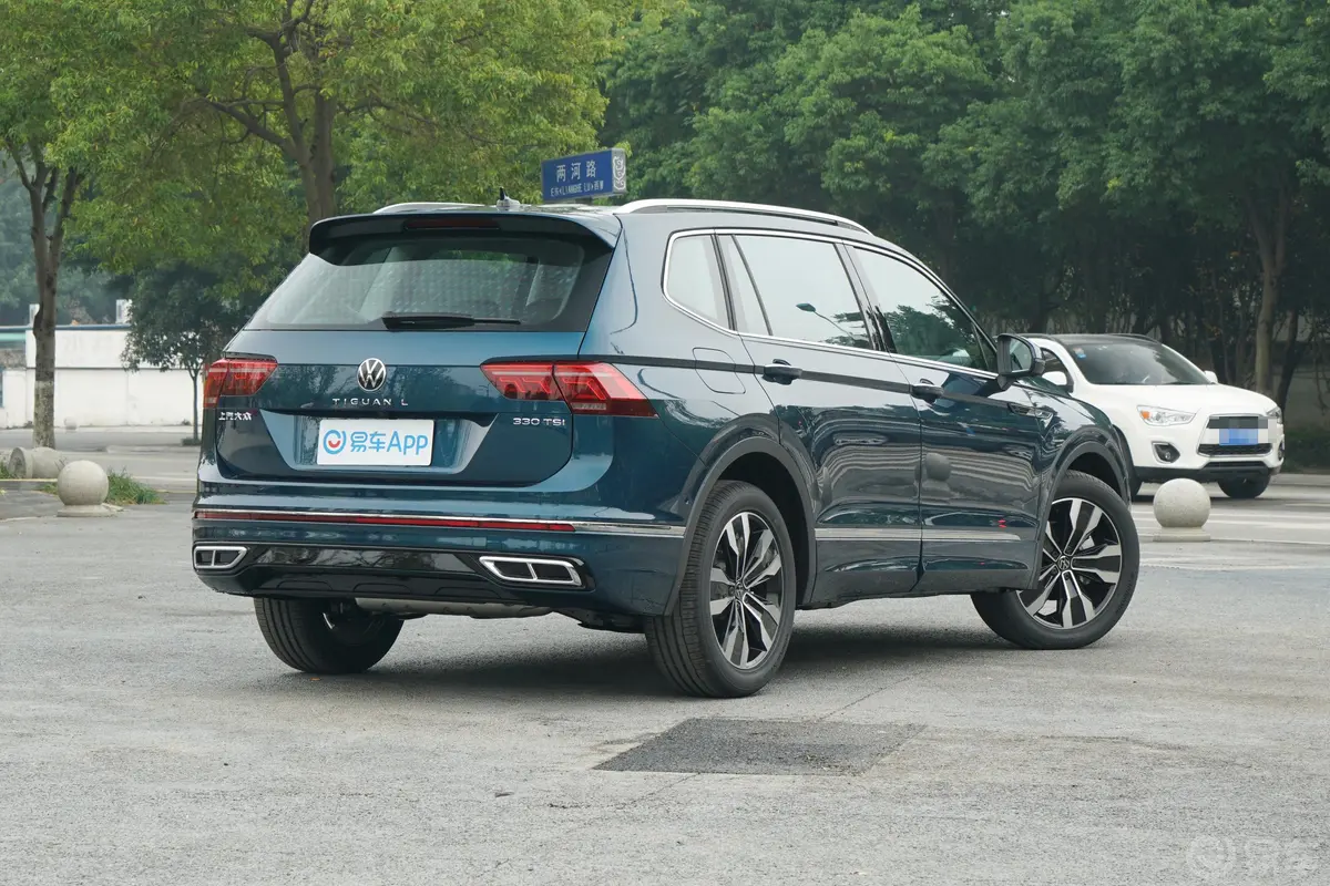 途观L330TSI 两驱R-Line旗舰版 5座侧后45度车头向右水平