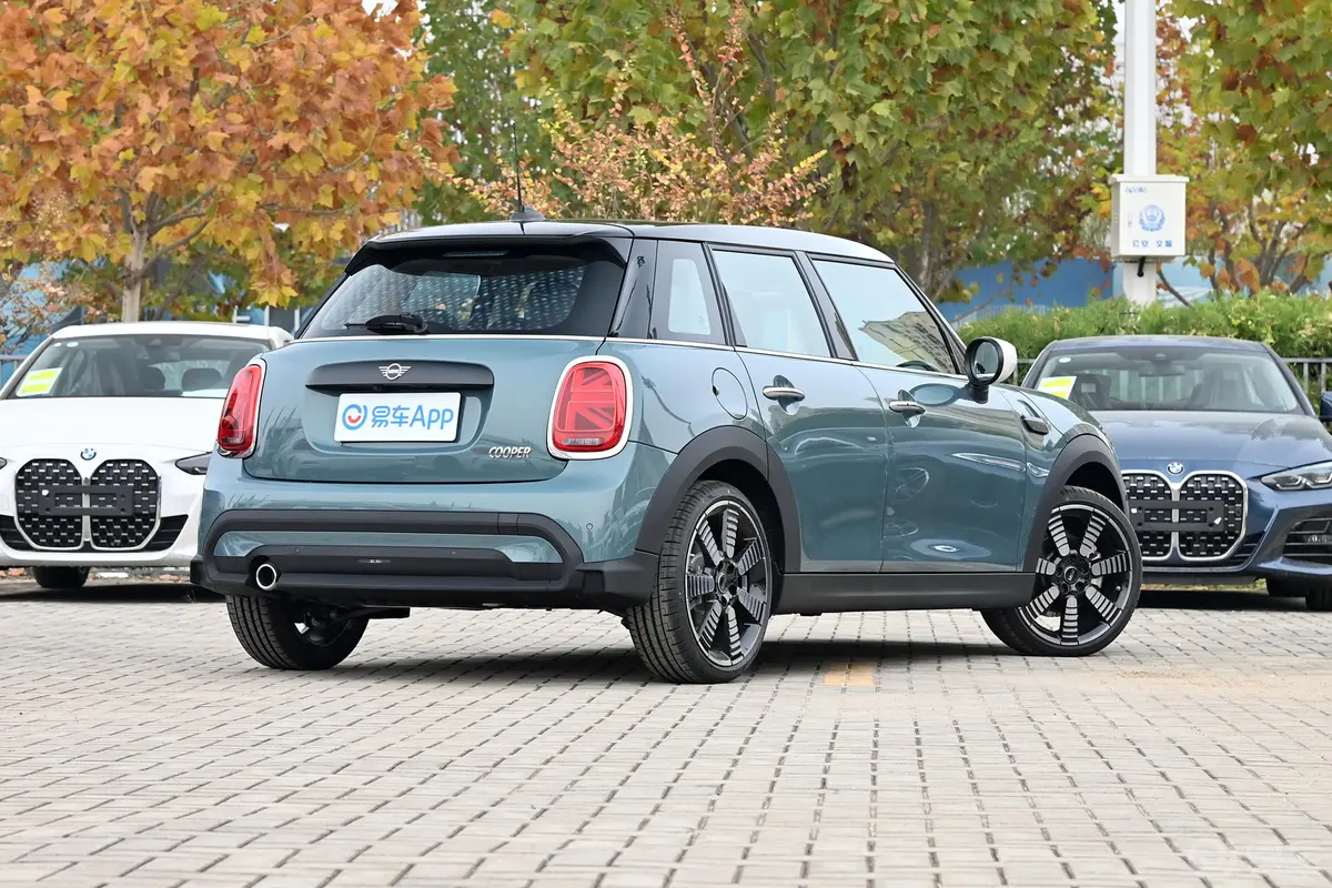 MINI1.5T COOPER 弧光特别版 五门版侧后45度车头向右水平