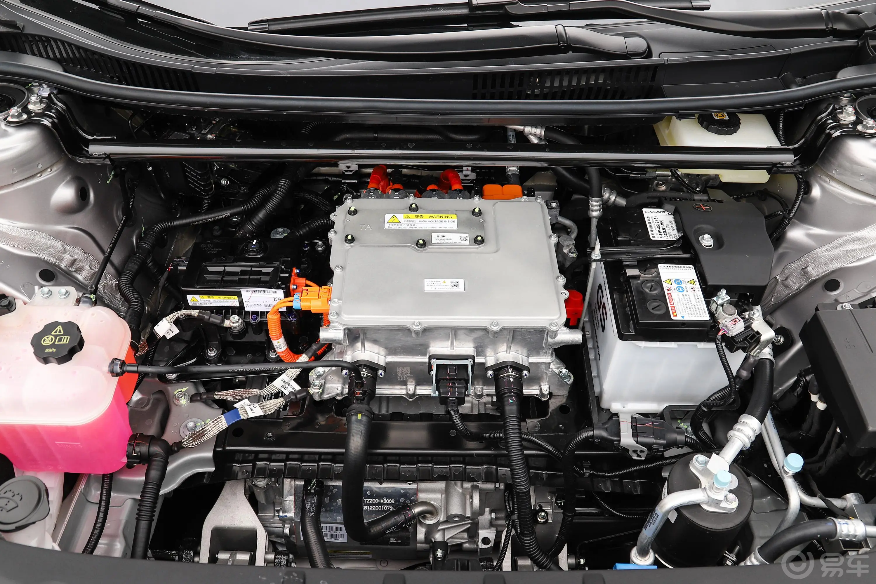 一汽丰田bZ3616km 长续航Premium发动机特写