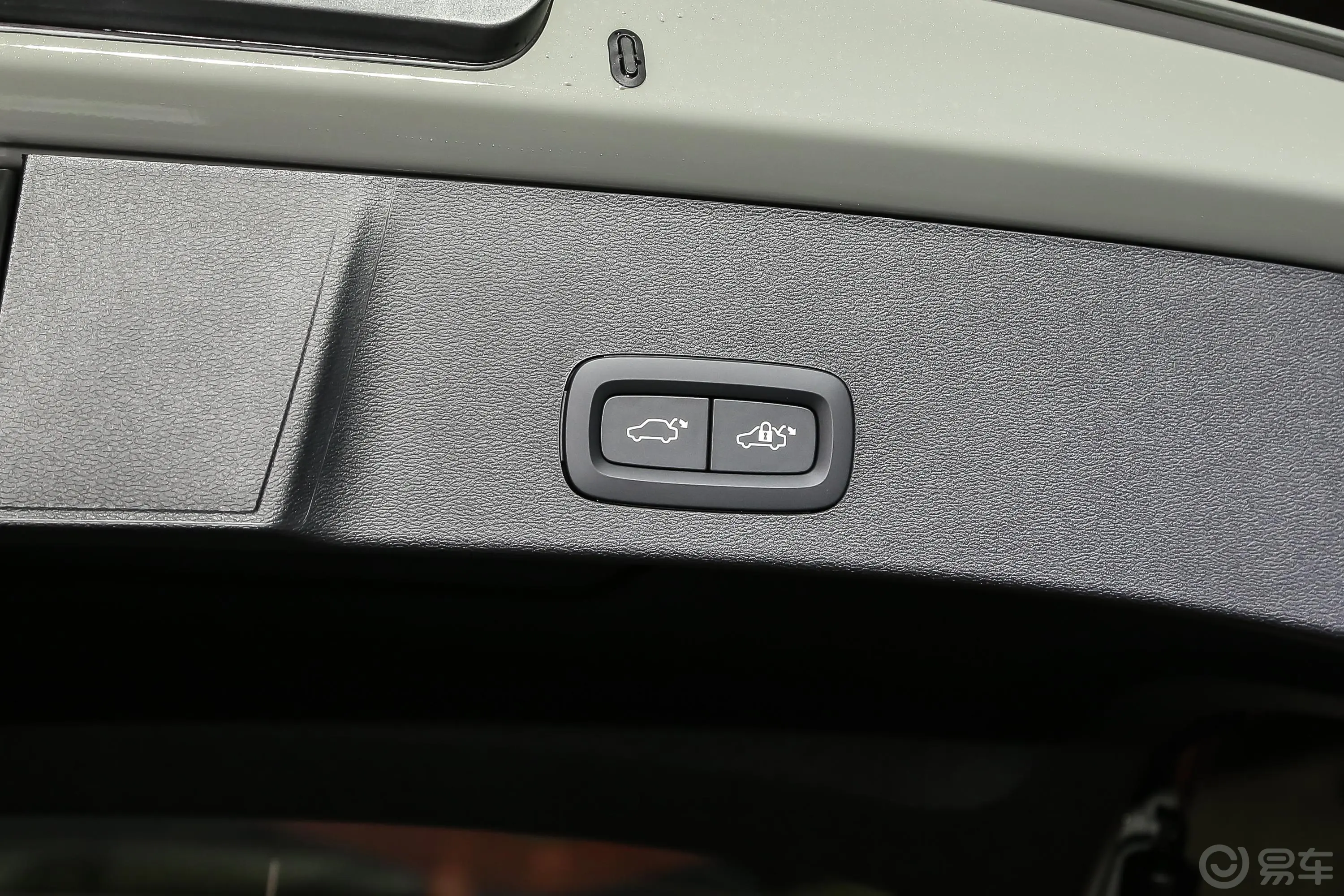 沃尔沃XC40B4 四驱智远运动版电动尾门按键（手动扶手）