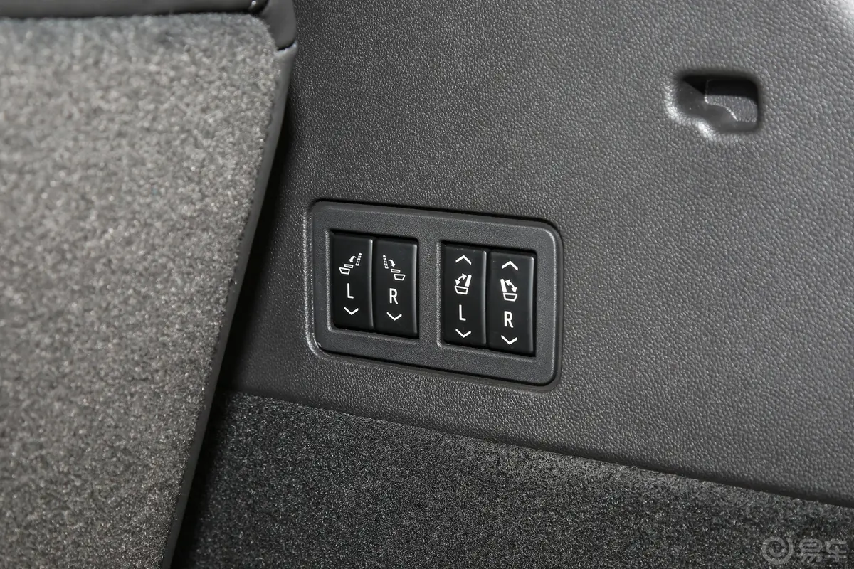 凯迪拉克XT6轻混 120周年纪念版 2.0T 四驱铂金型 6座后备箱内座椅放倒按钮